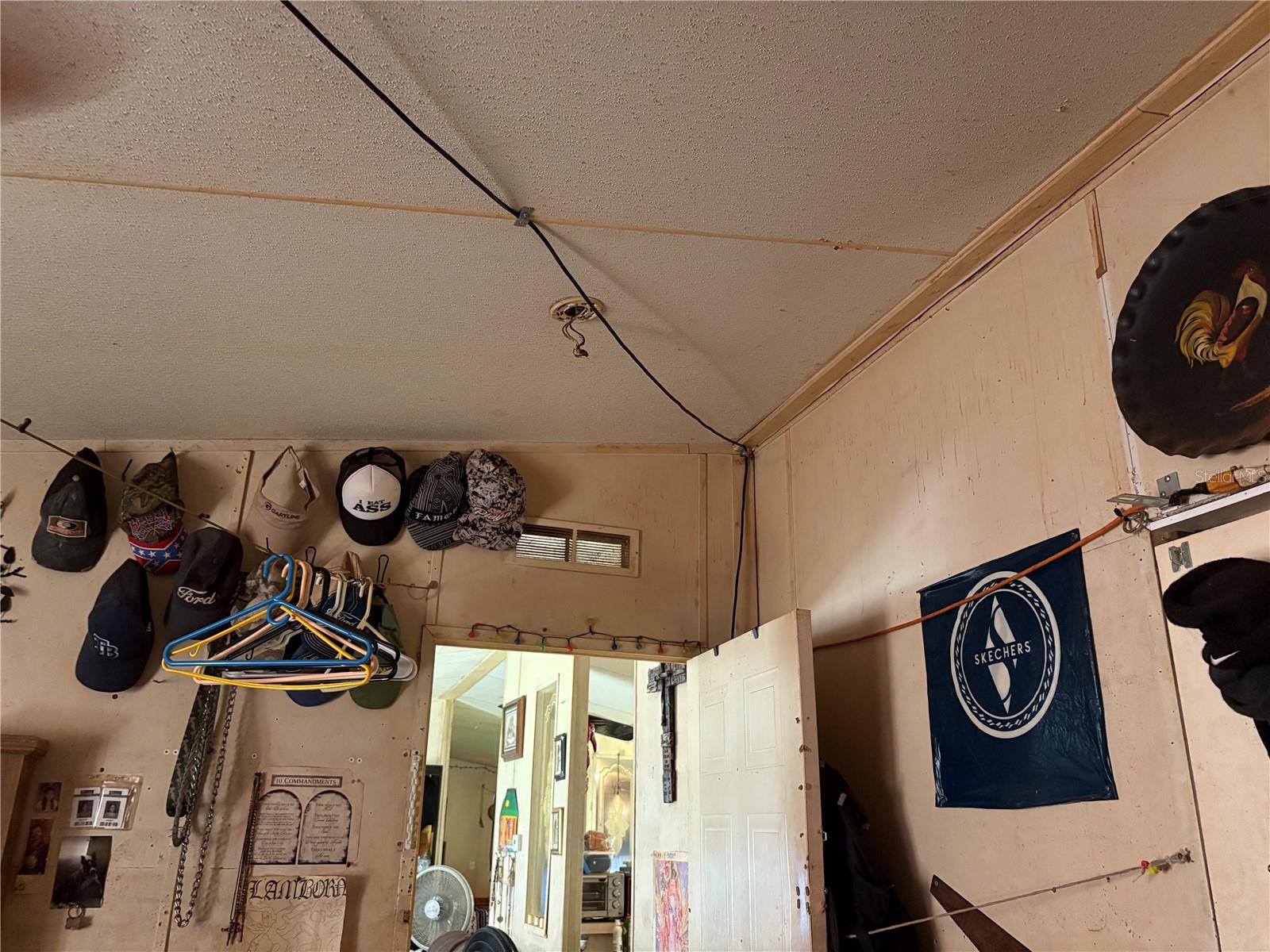 TB8435688 Property Photo