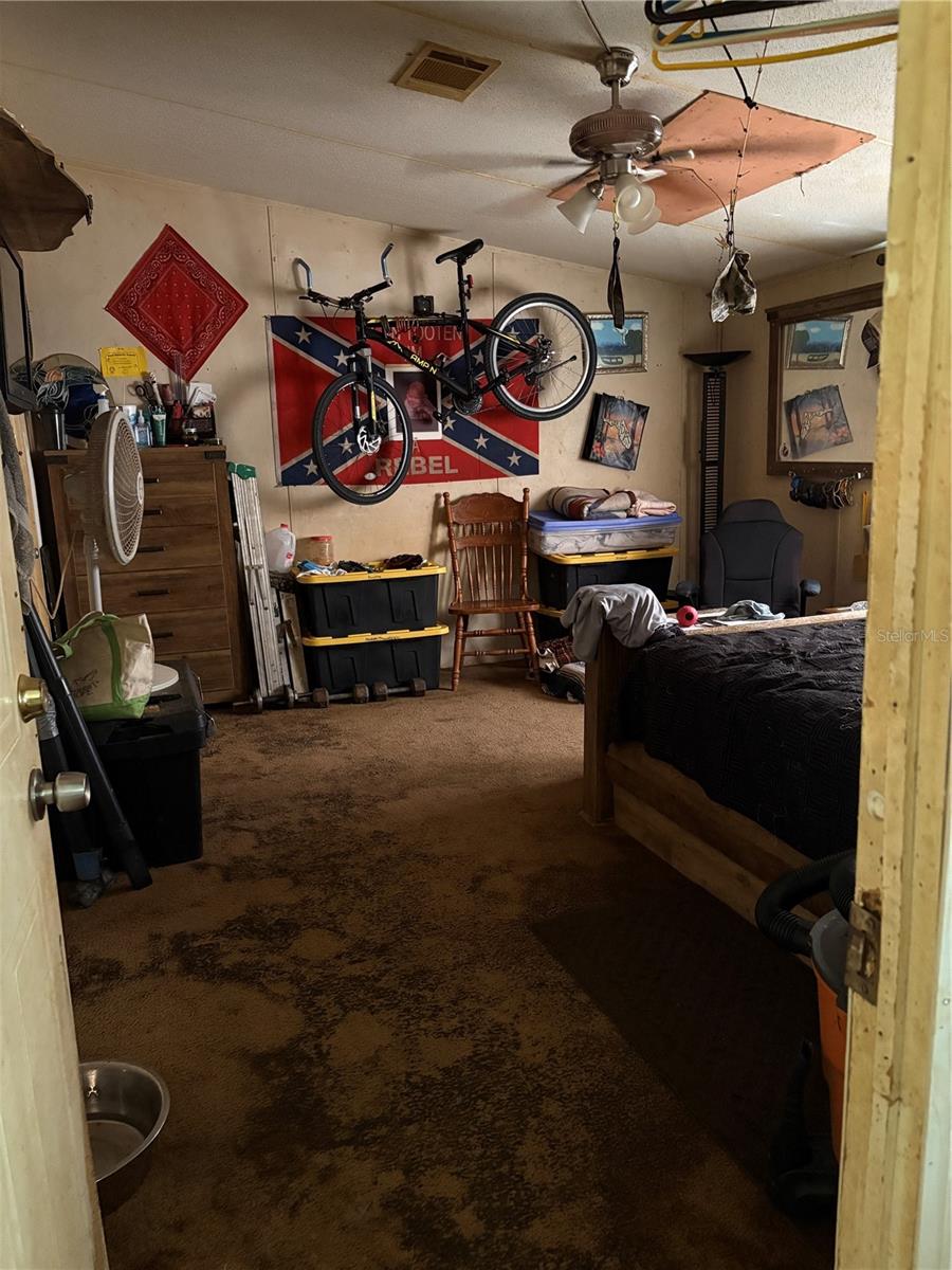 TB8435688 Property Photo