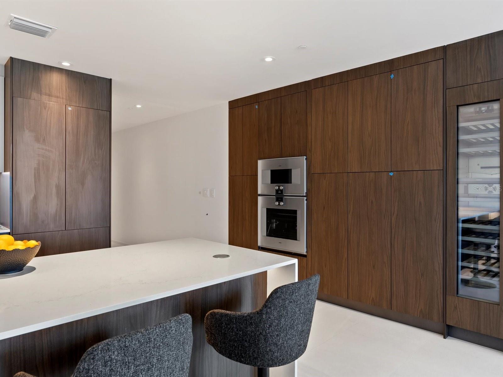 1020 SUNSET POINT RD #103, CLEARWATER, FL, 33755