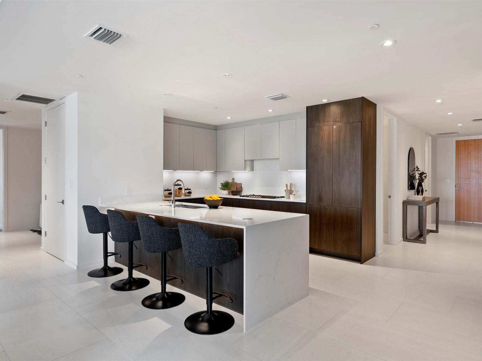 1020 SUNSET POINT RD #103, CLEARWATER, FL, 33755