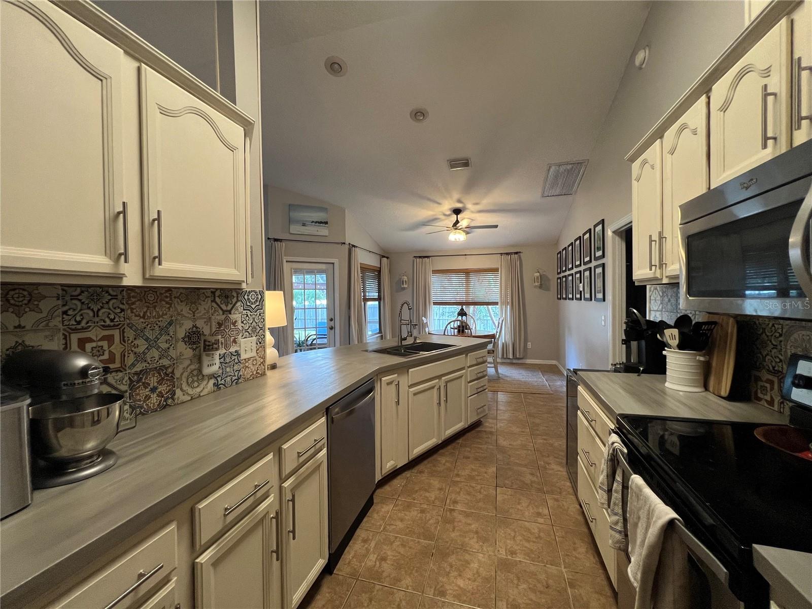 1022 CR 463B, LAKE PANASOFFKEE, FL, 33538