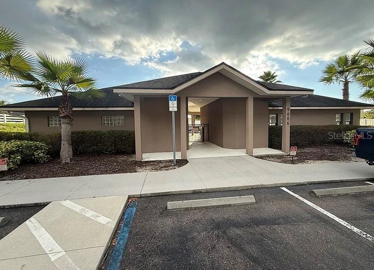 9766 TRONCAIS CIR, THONOTOSASSA, FL, 33592