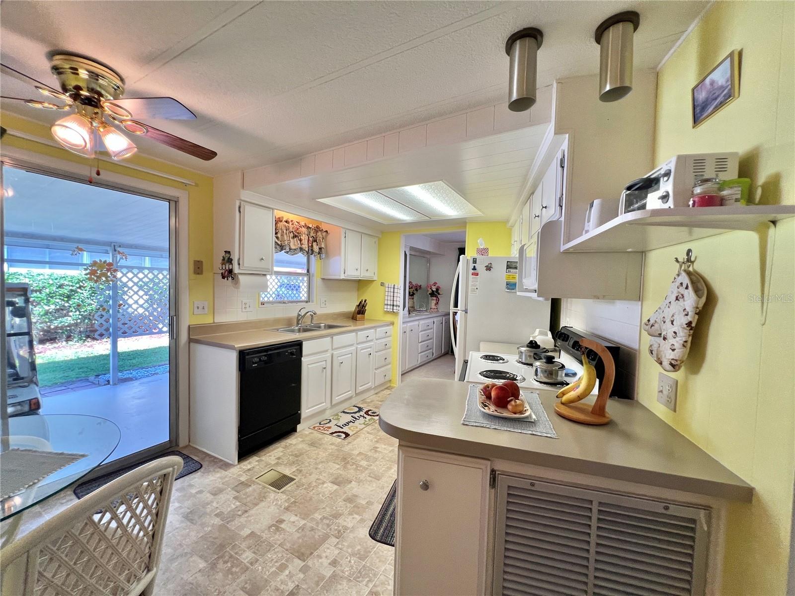 107 WILLOW LN, LEESBURG, FL, 34748