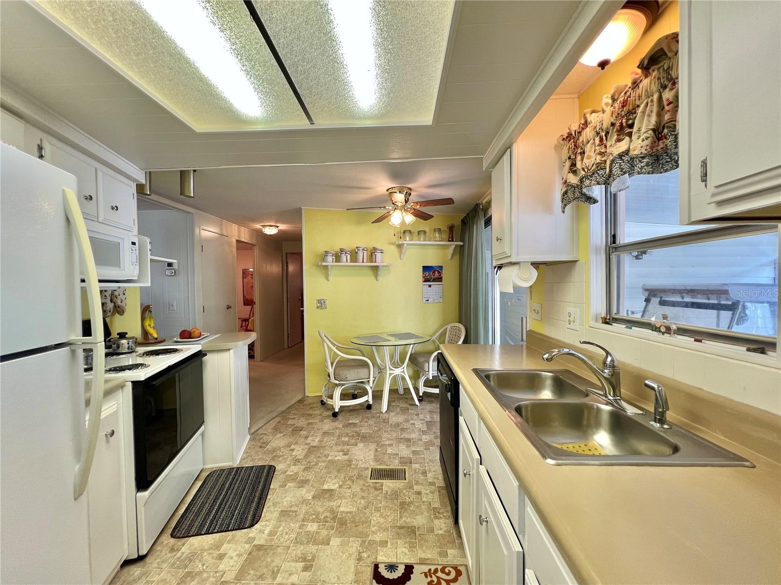 107 WILLOW LN, LEESBURG, FL, 34748