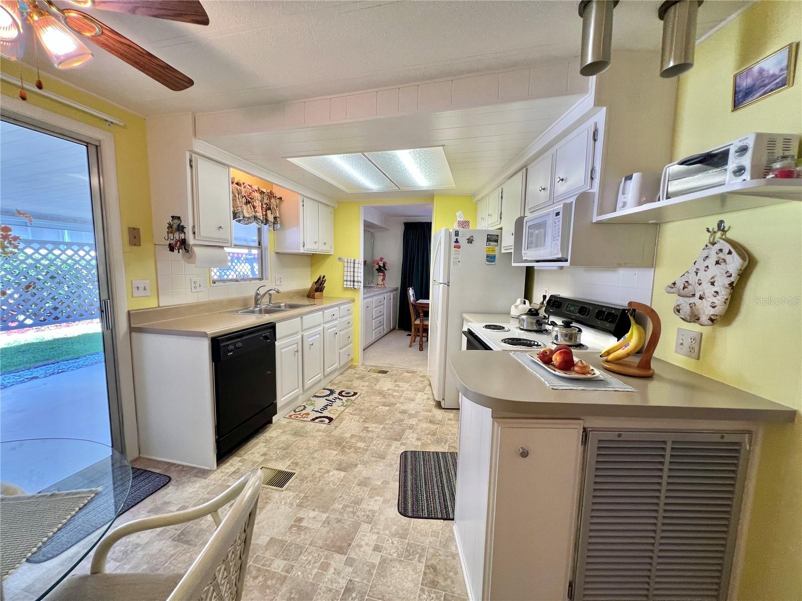 107 WILLOW LN, LEESBURG, FL, 34748