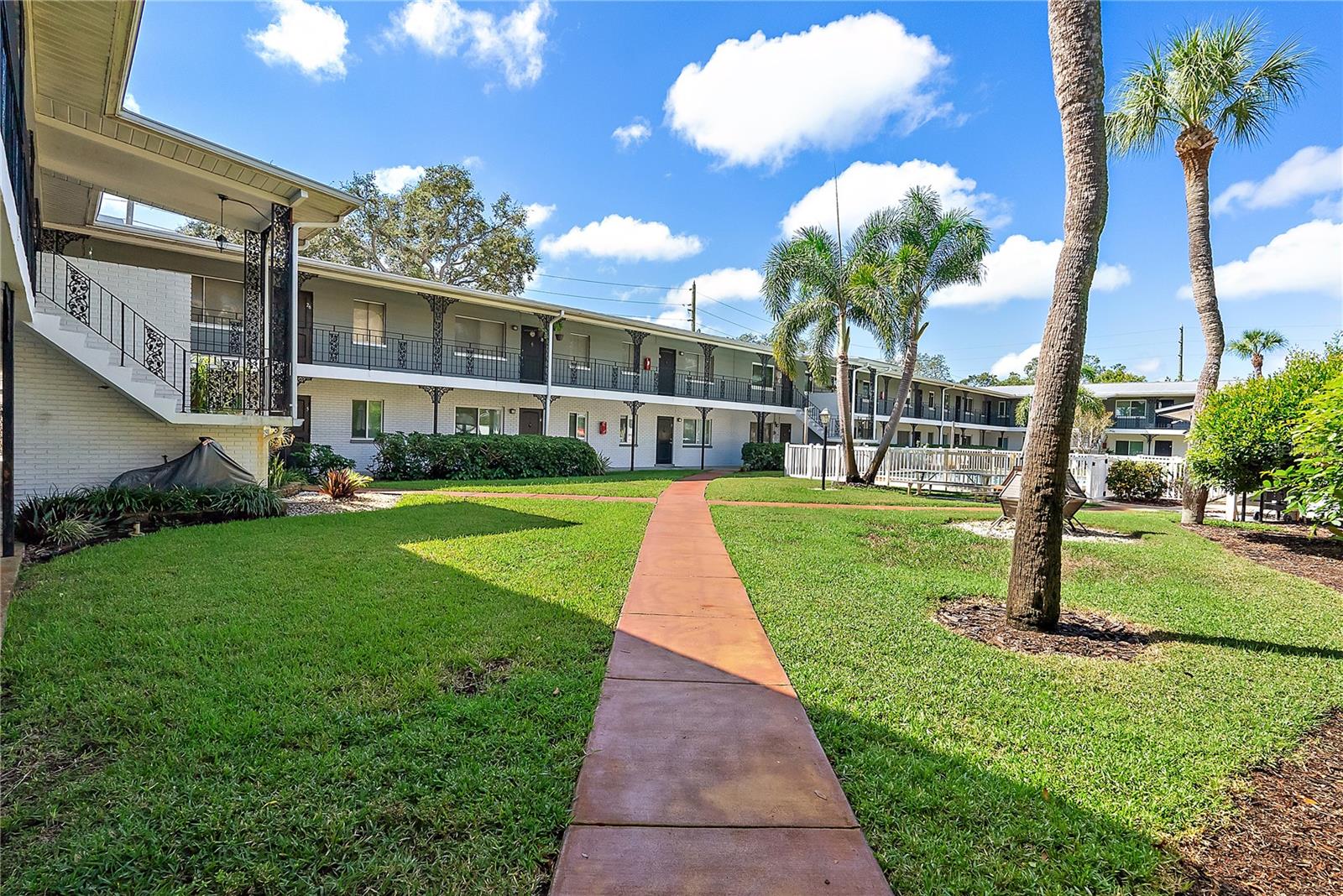 Small Building Vibe !