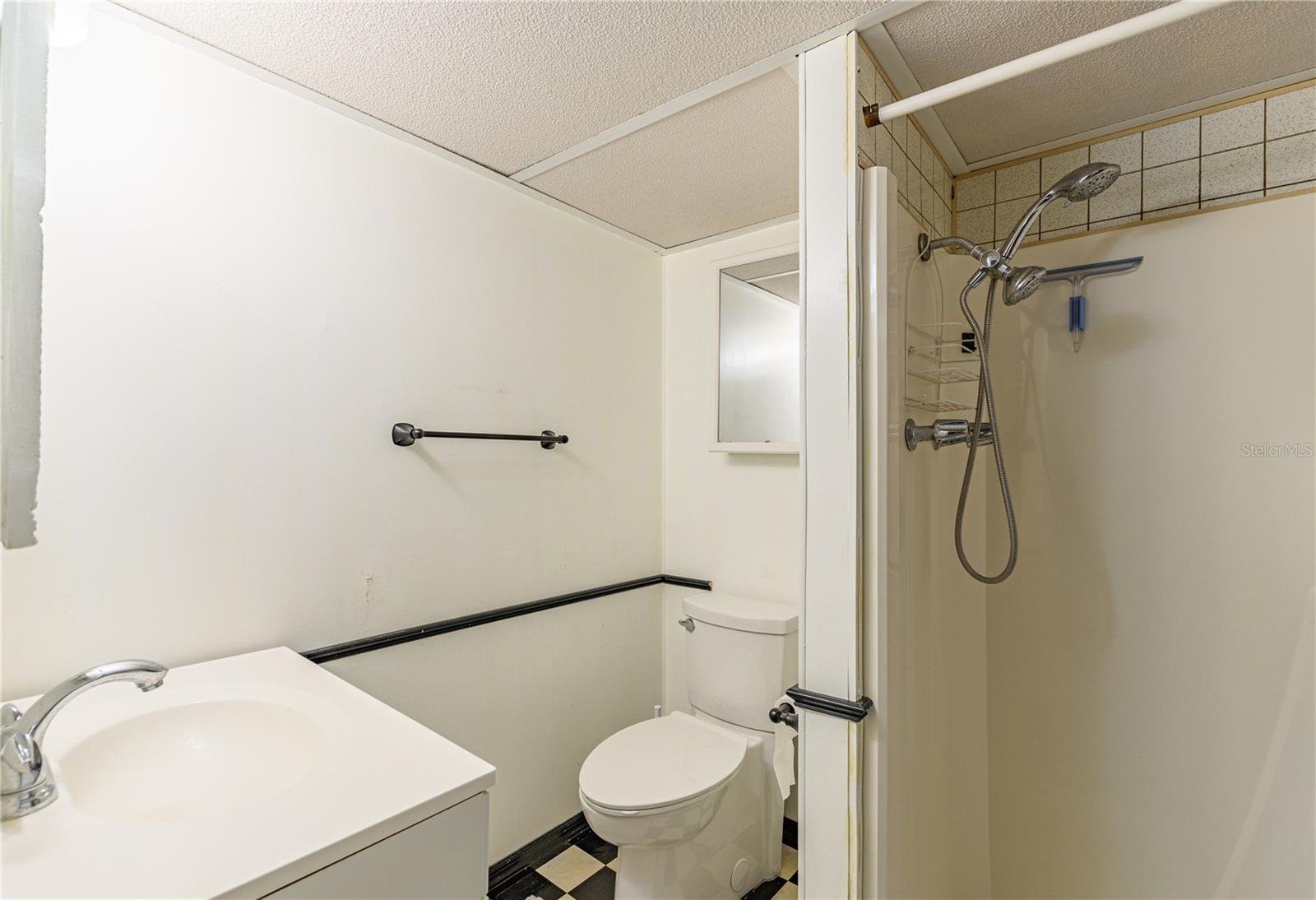 TB8435794 Property Photo