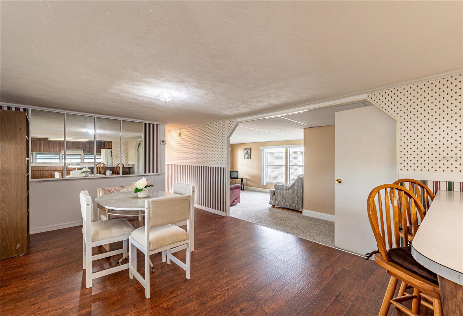 TB8435794 Property Photo