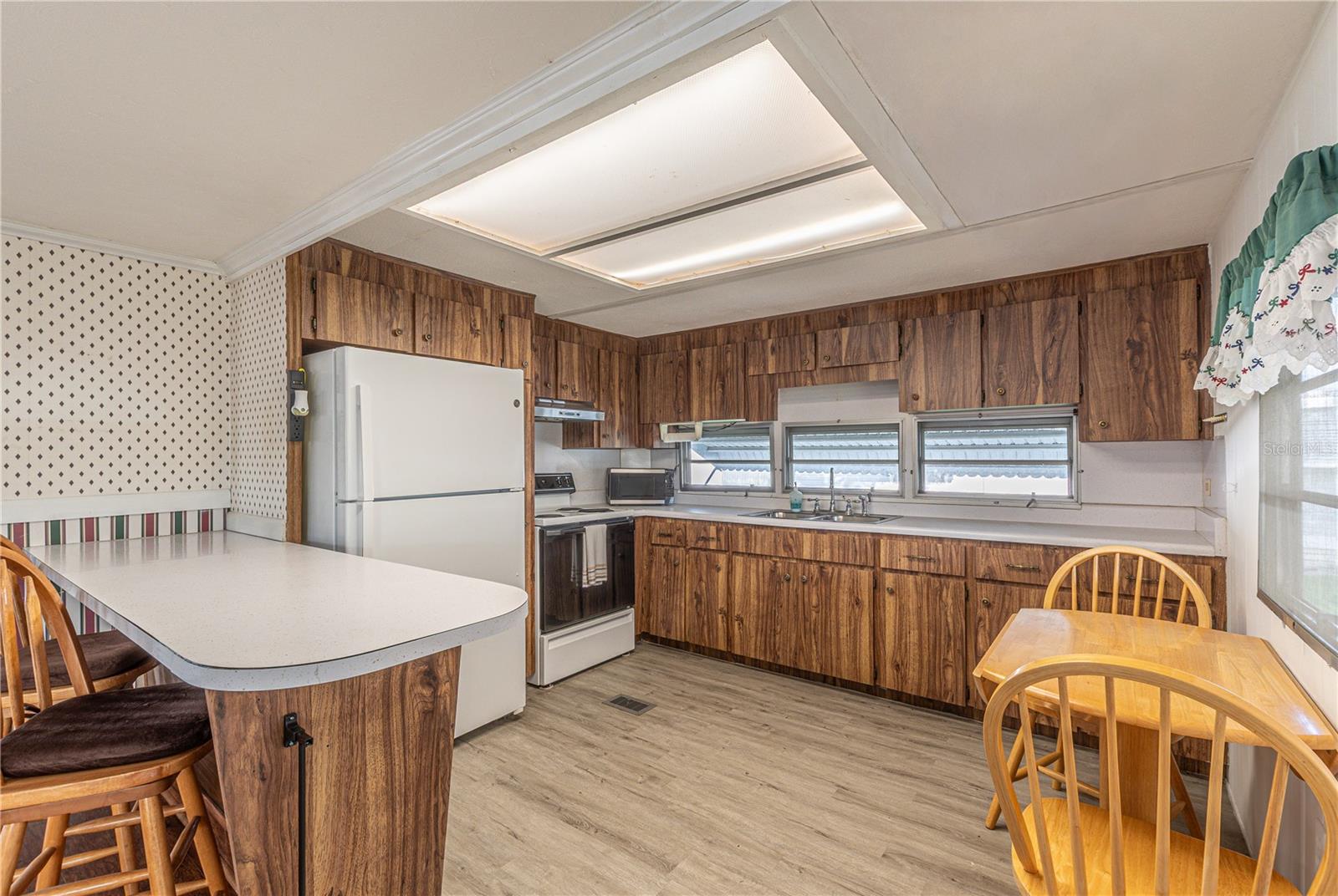 TB8435794 Property Photo