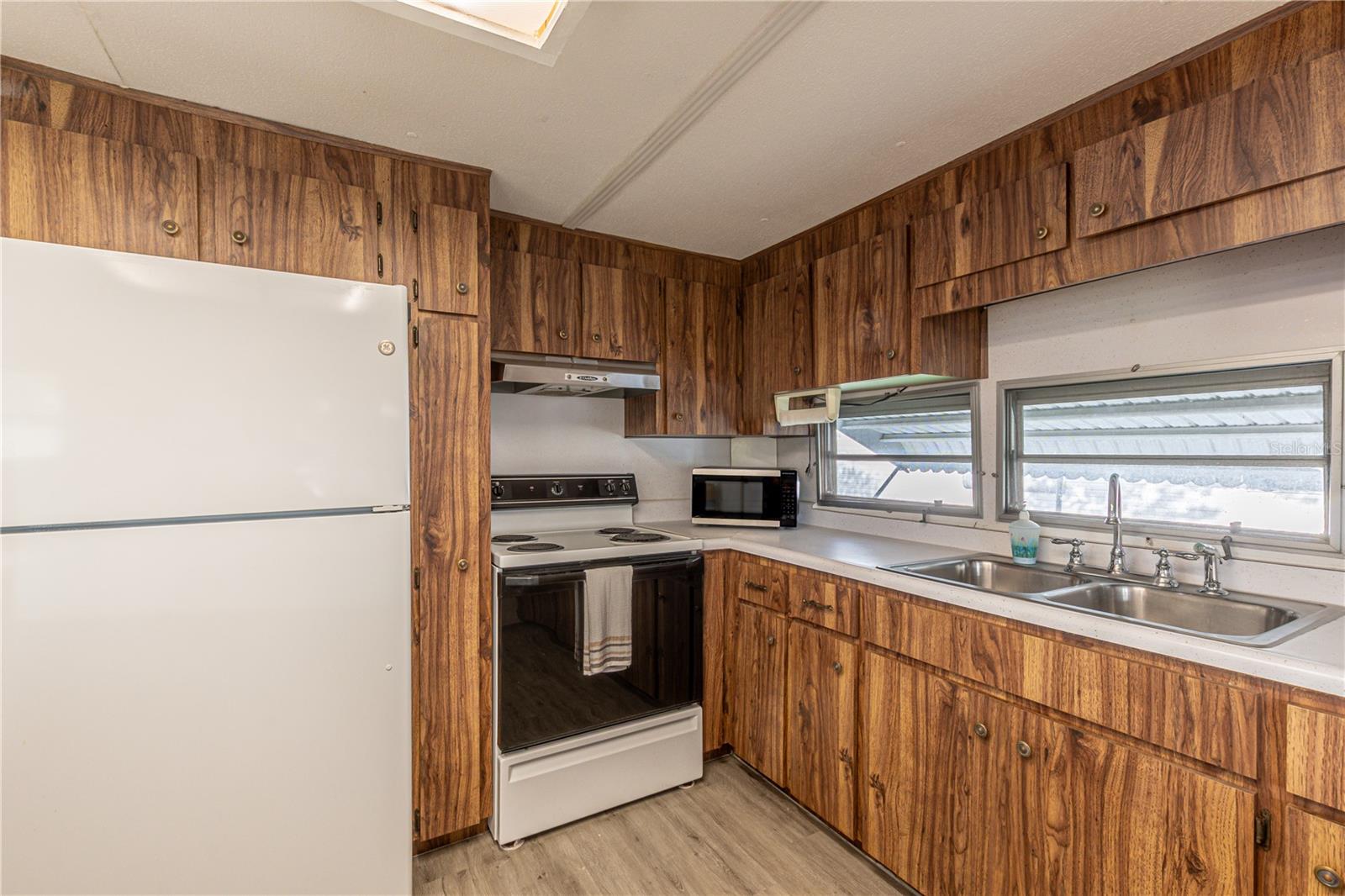 TB8435794 Property Photo