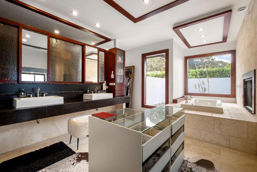 O6350786 Property Photo