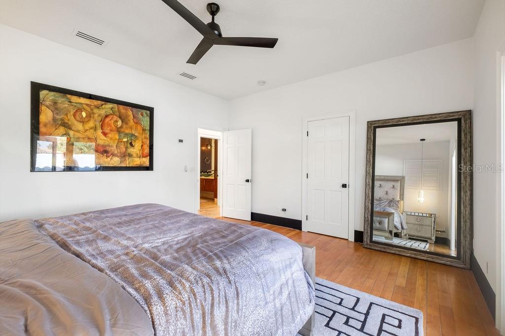 O6350786 Property Photo