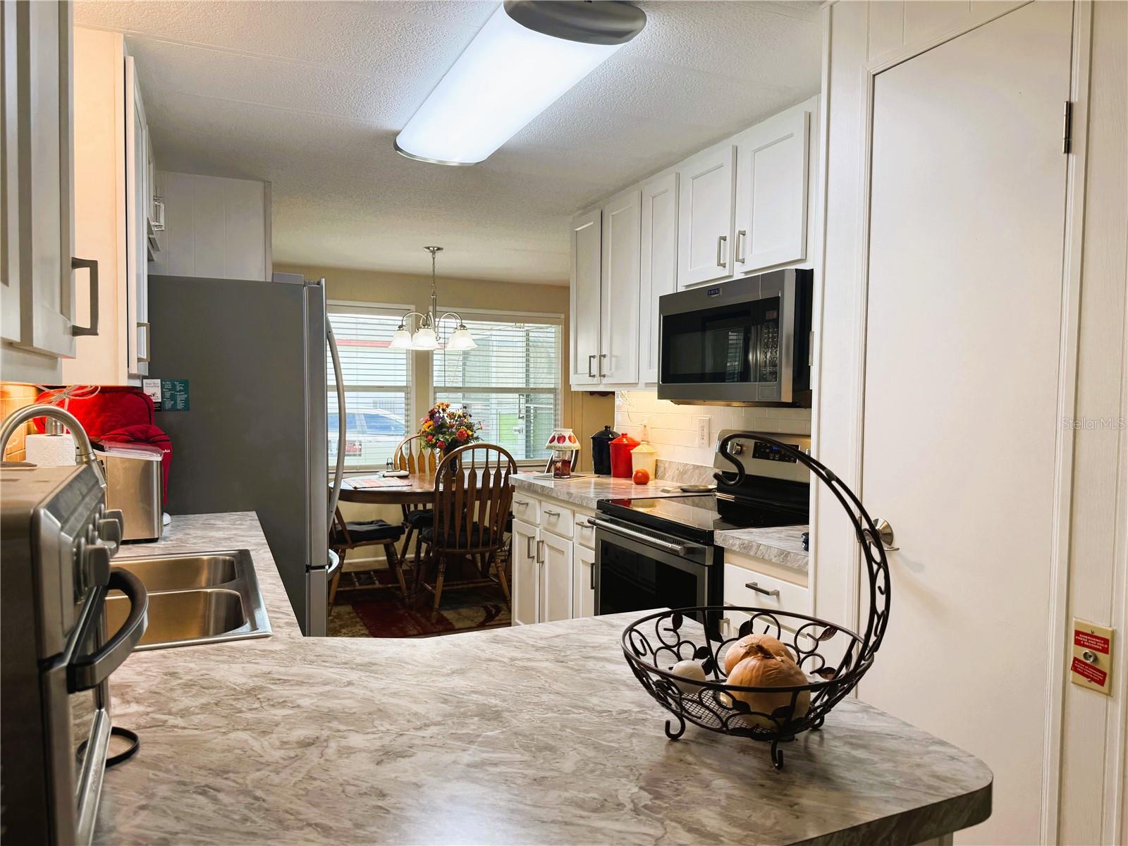 131 BOUGAINVILLEA DR, LEESBURG, FL, 34748