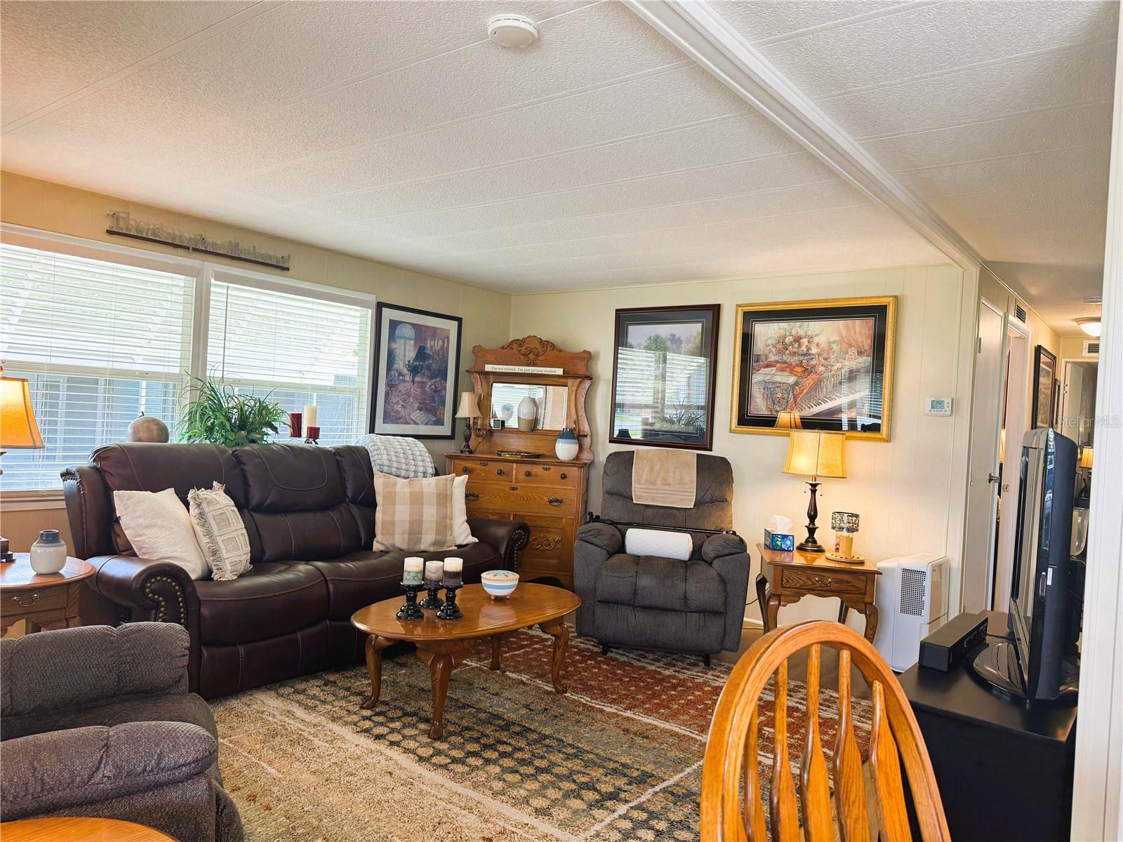 131 BOUGAINVILLEA DR, LEESBURG, FL, 34748