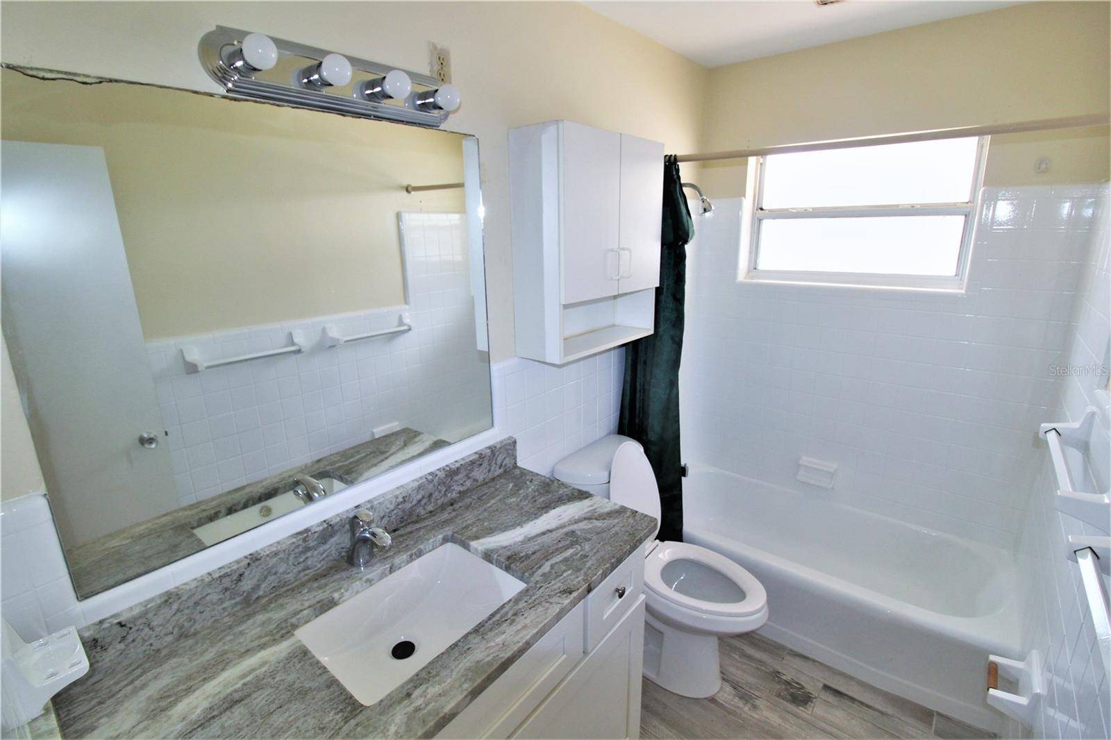 1935 EDGEWATER DR, SARASOTA, FL, 34234