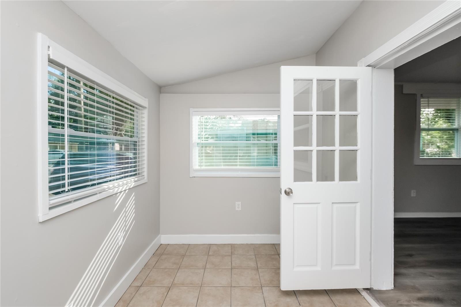 4007 E OSBORNE AVE, TAMPA, FL, 33610