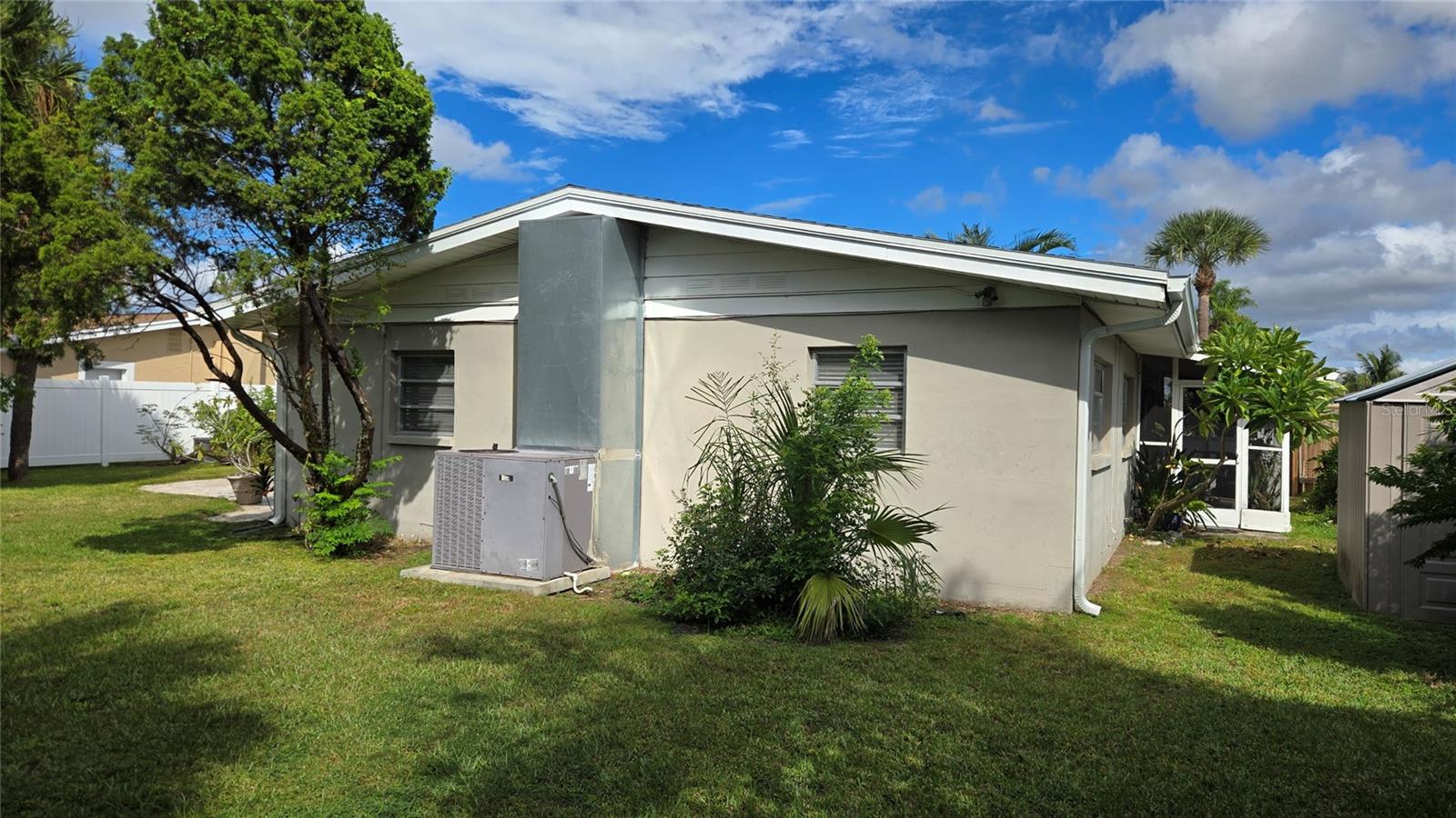 3930 E EDEN ROC CIR, TAMPA, FL, 33634