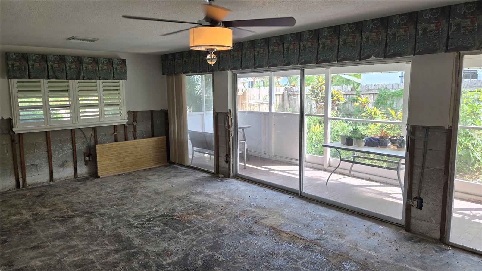 3930 E EDEN ROC CIR, TAMPA, FL, 33634