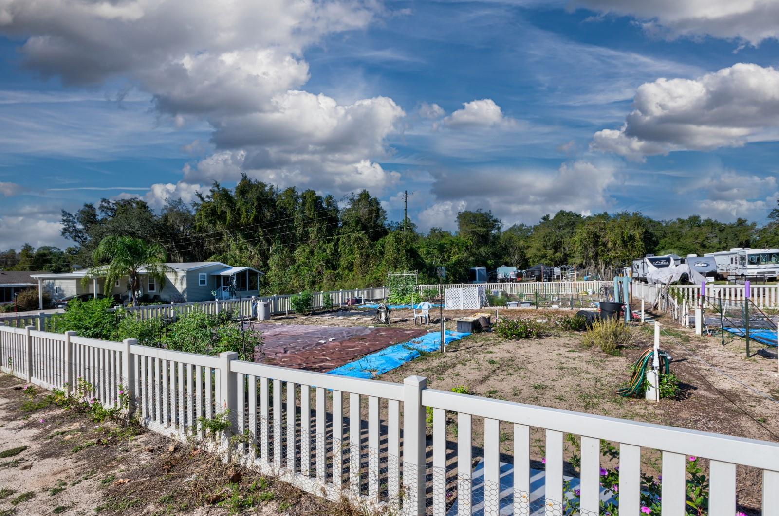 1050 GENEVA WAY, GRAND ISLAND, FL, 32735