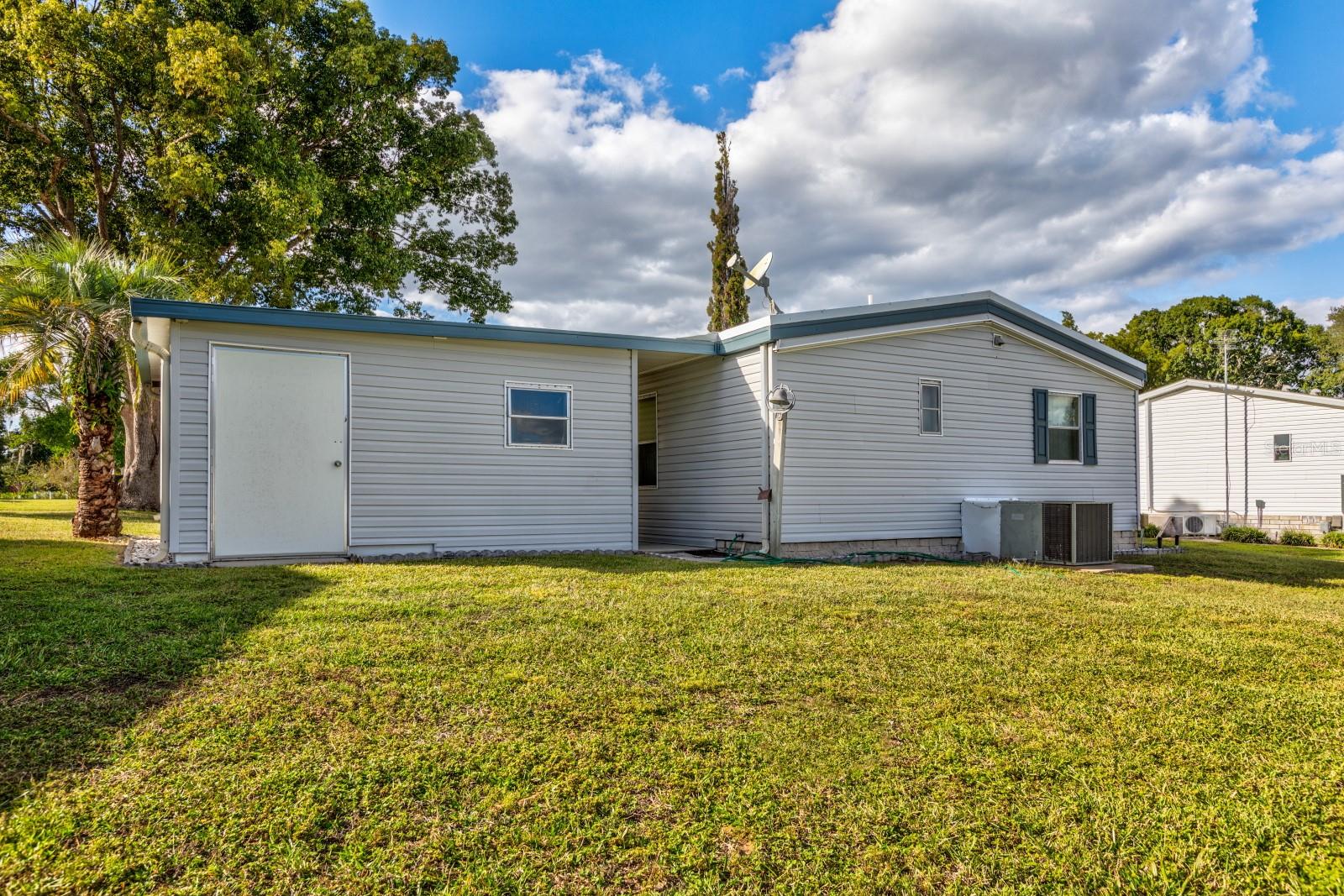 1050 GENEVA WAY, GRAND ISLAND, FL, 32735