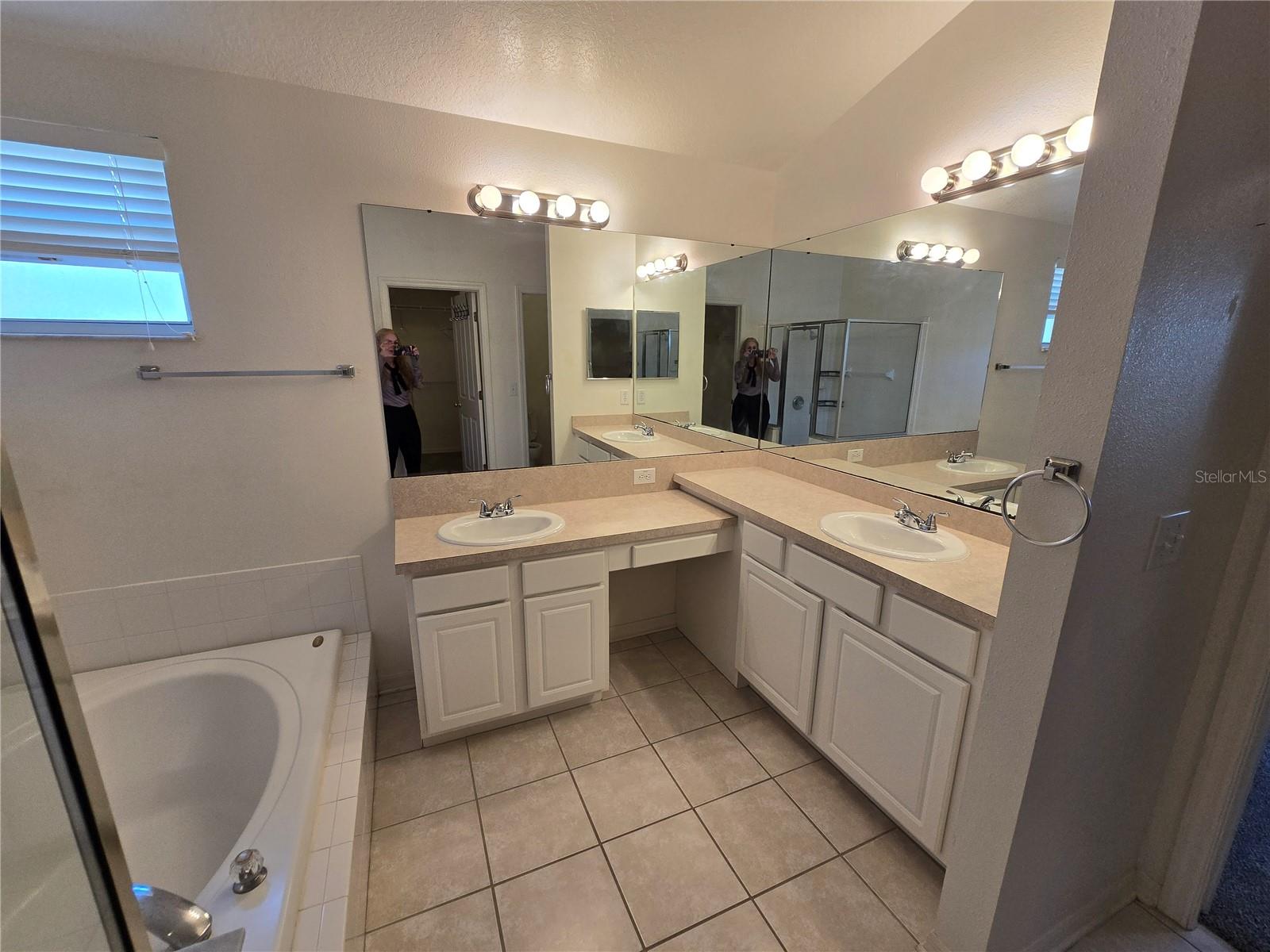 24505 LANDING DR, LUTZ, FL, 33559