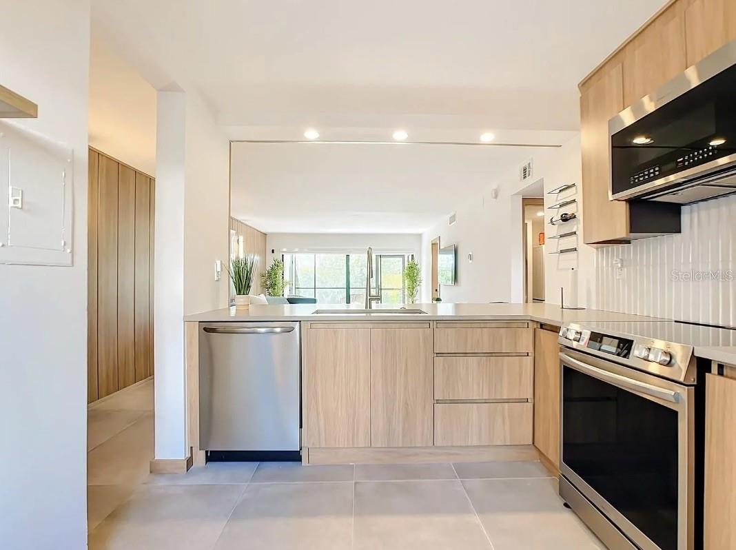 5532 PUERTA DEL SOL BLVD S #136, ST PETERSBURG, FL, 33715