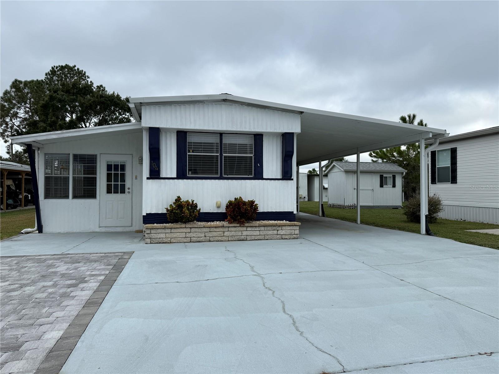 104 E SAINT JOHNS WAY, APOLLO BEACH, FL, 33572