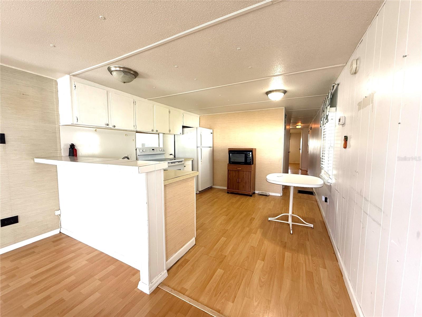 104 E SAINT JOHNS WAY, APOLLO BEACH, FL, 33572