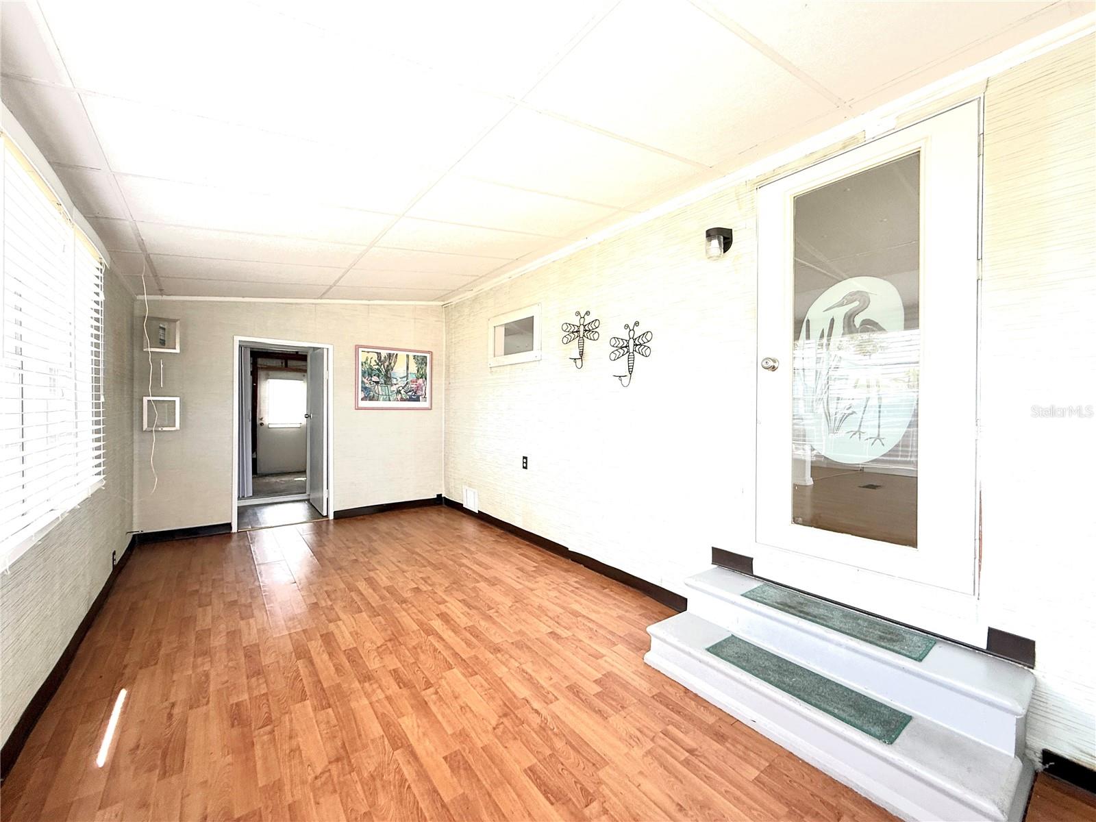 104 E SAINT JOHNS WAY, APOLLO BEACH, FL, 33572