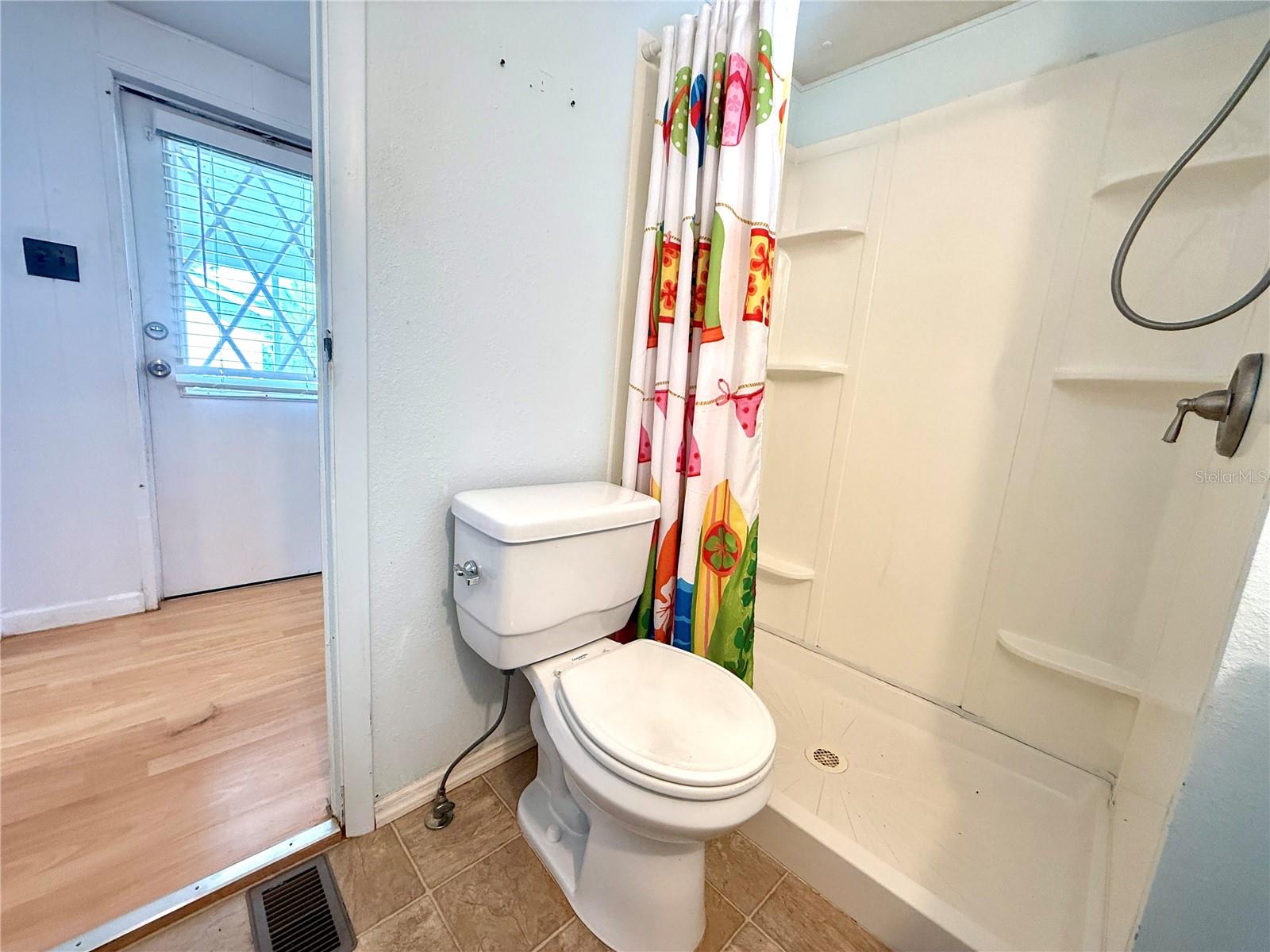 104 E SAINT JOHNS WAY, APOLLO BEACH, FL, 33572