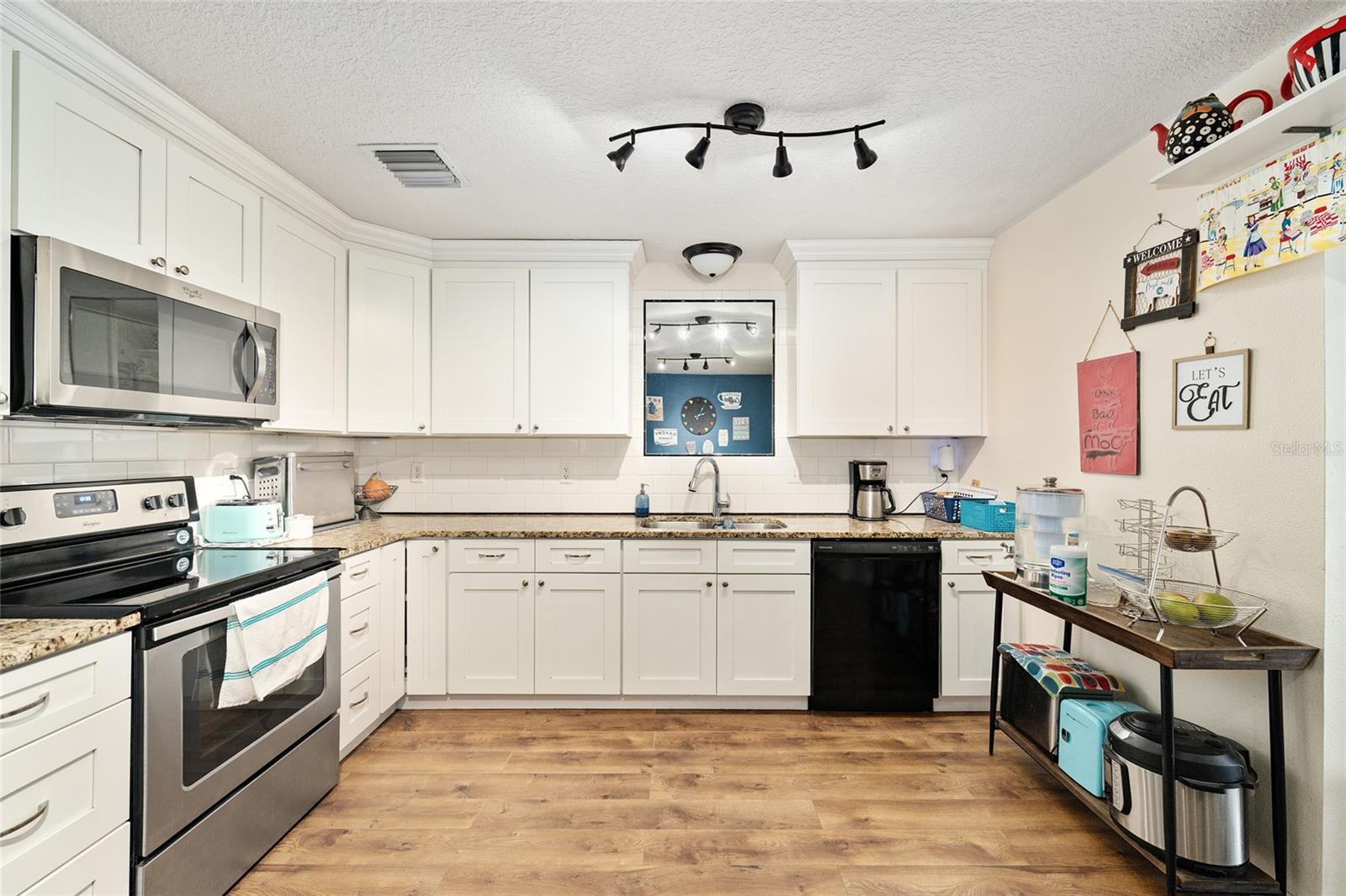 39337 N MEYERS RD, LADY LAKE, FL, 32159