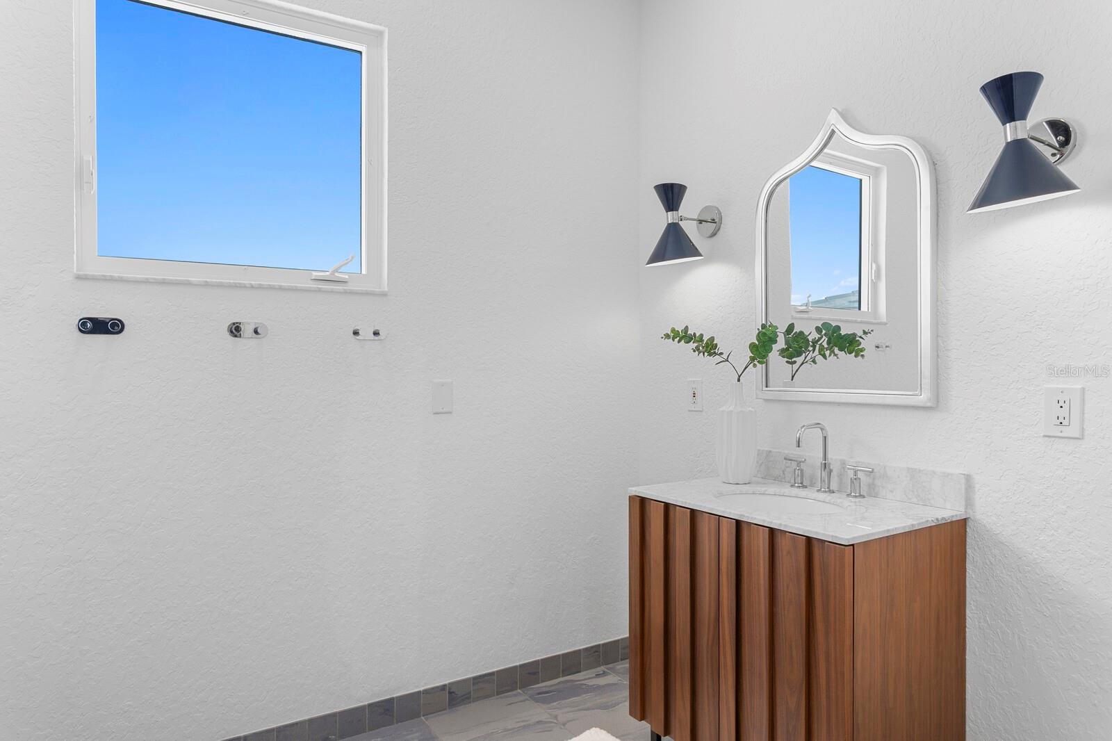 TB8435895 Property Photo