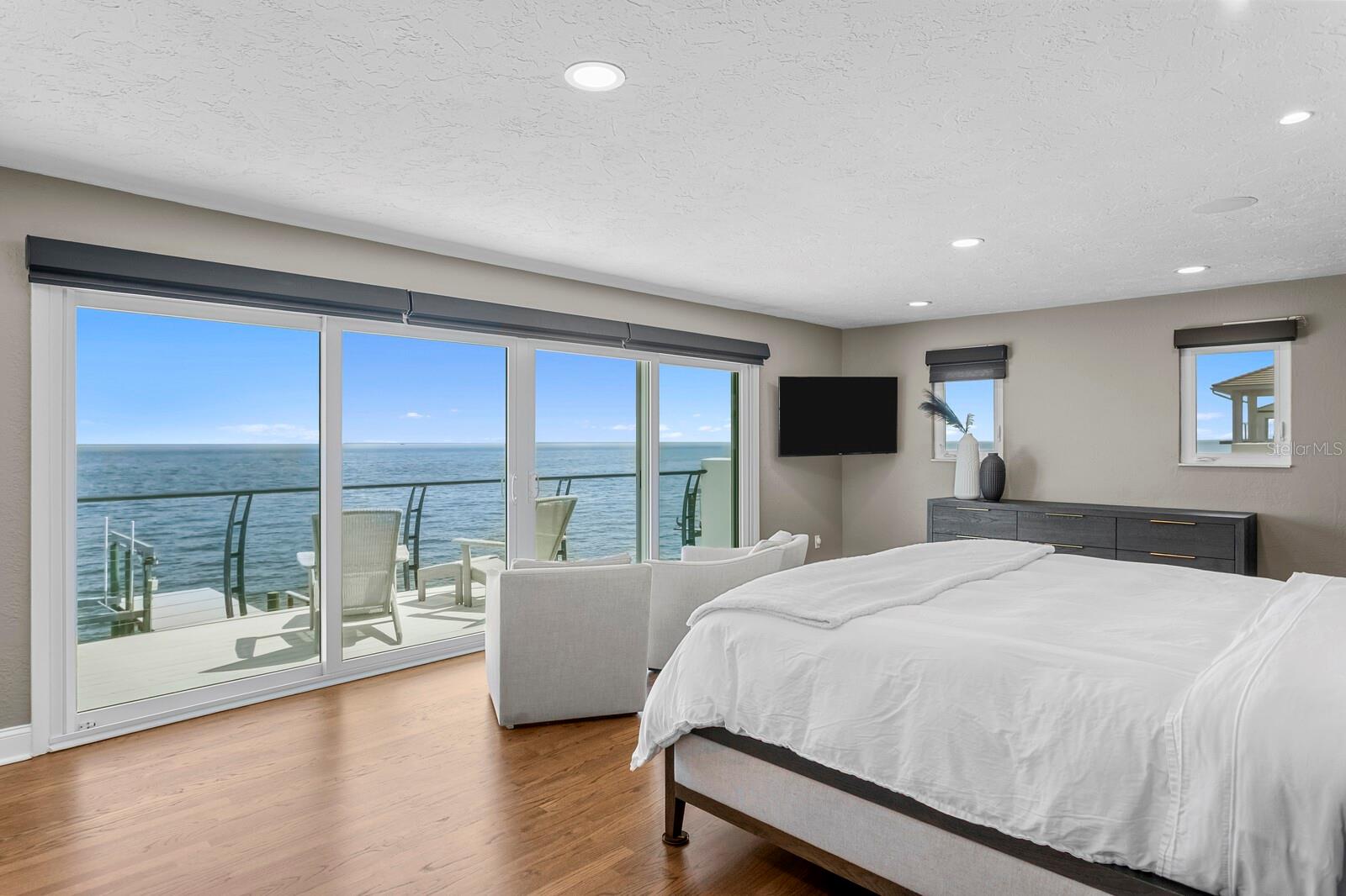 TB8435895 Property Photo