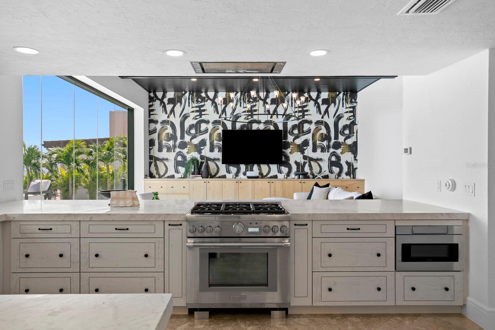 TB8435895 Property Photo