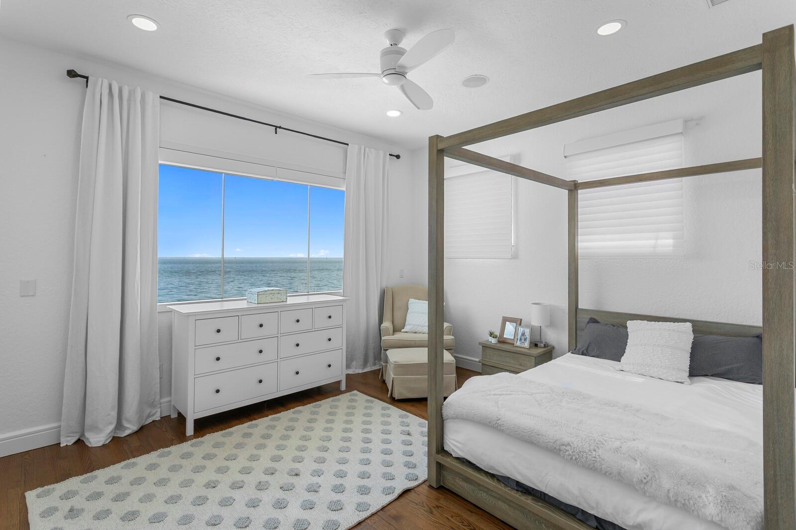 TB8435895 Property Photo