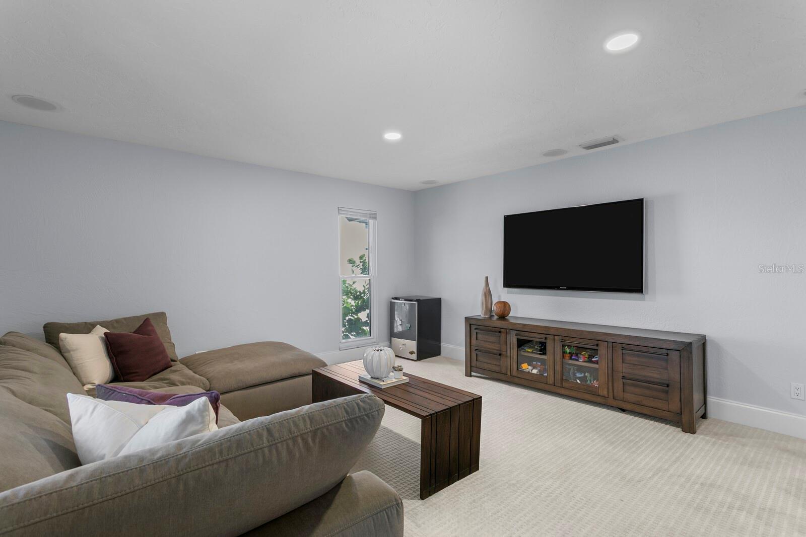 TB8435895 Property Photo