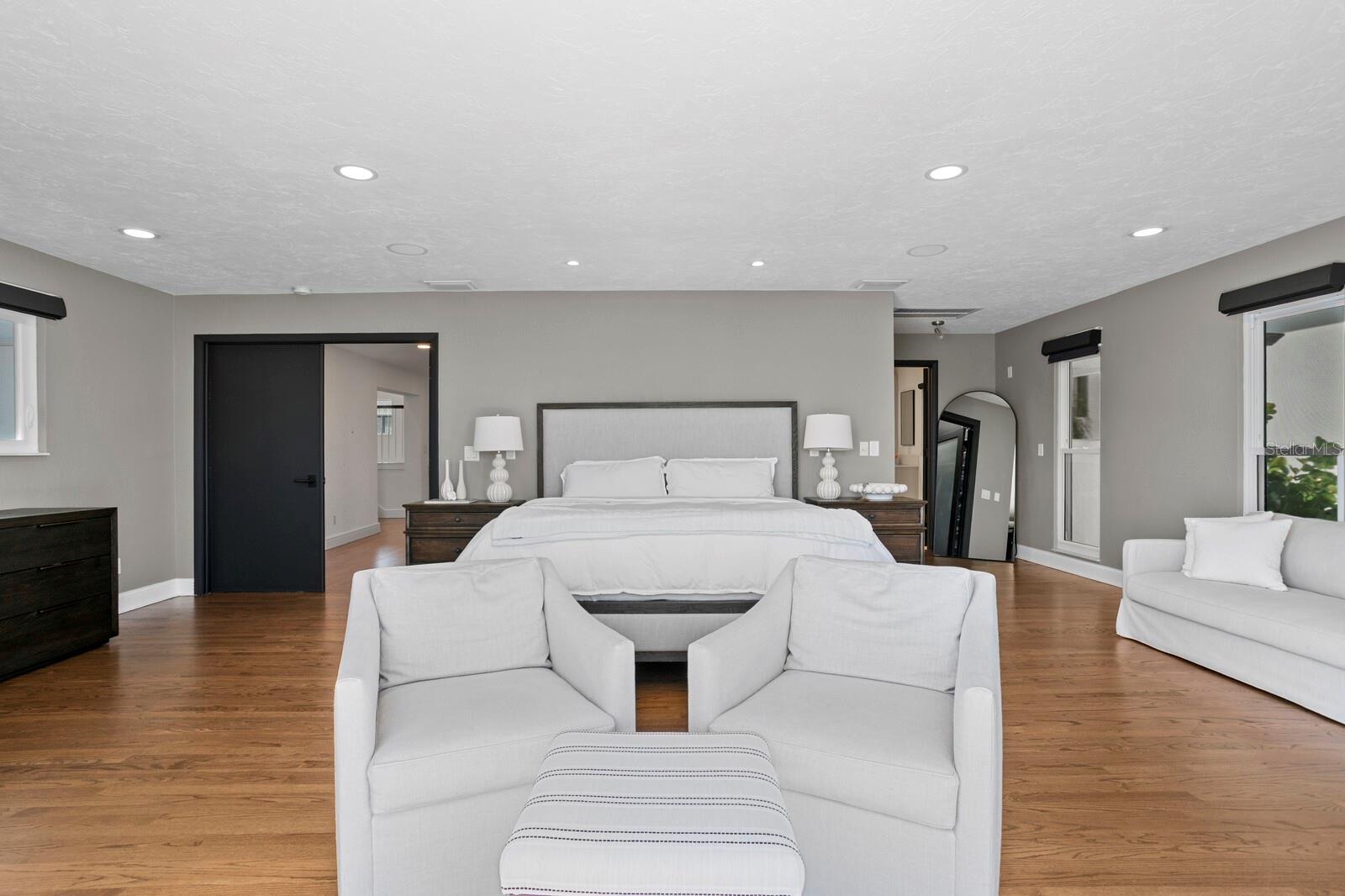 TB8435895 Property Photo