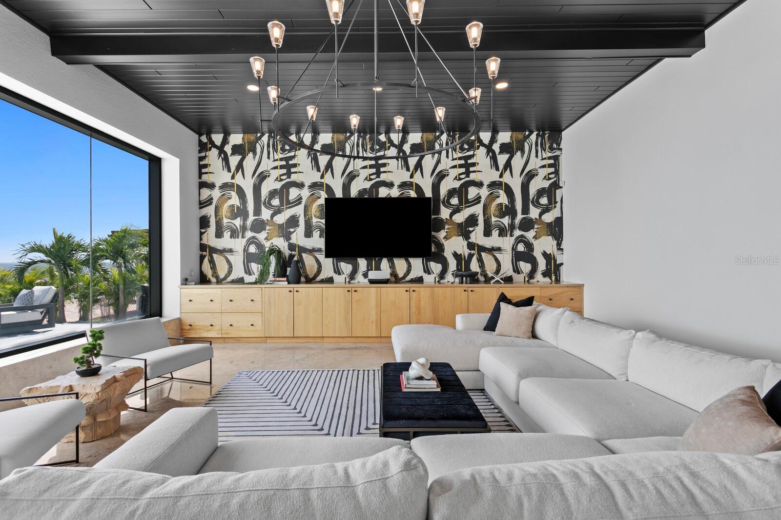 TB8435895 Property Photo