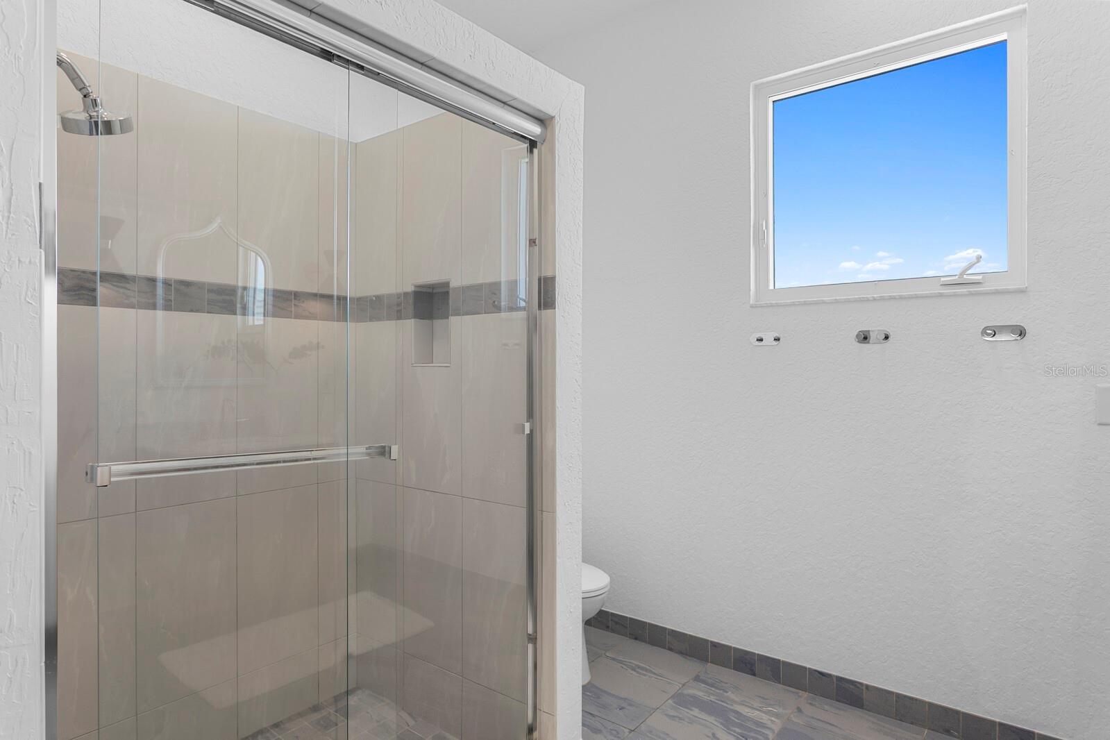 TB8435895 Property Photo