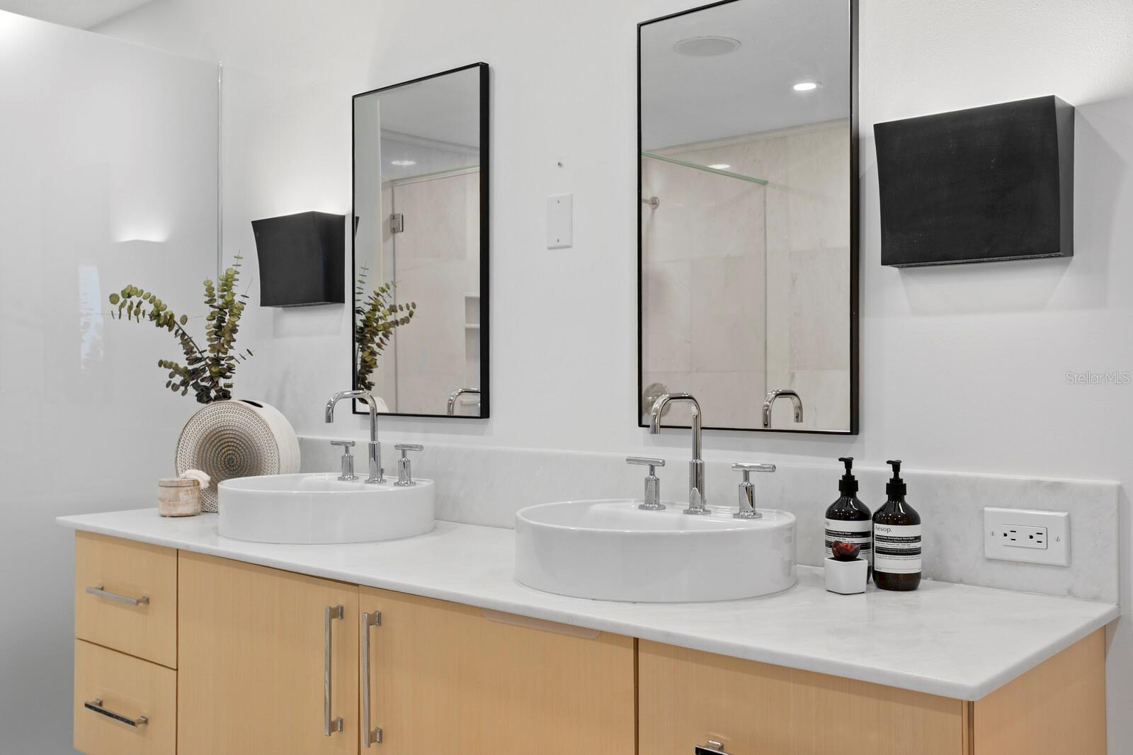 TB8435895 Property Photo