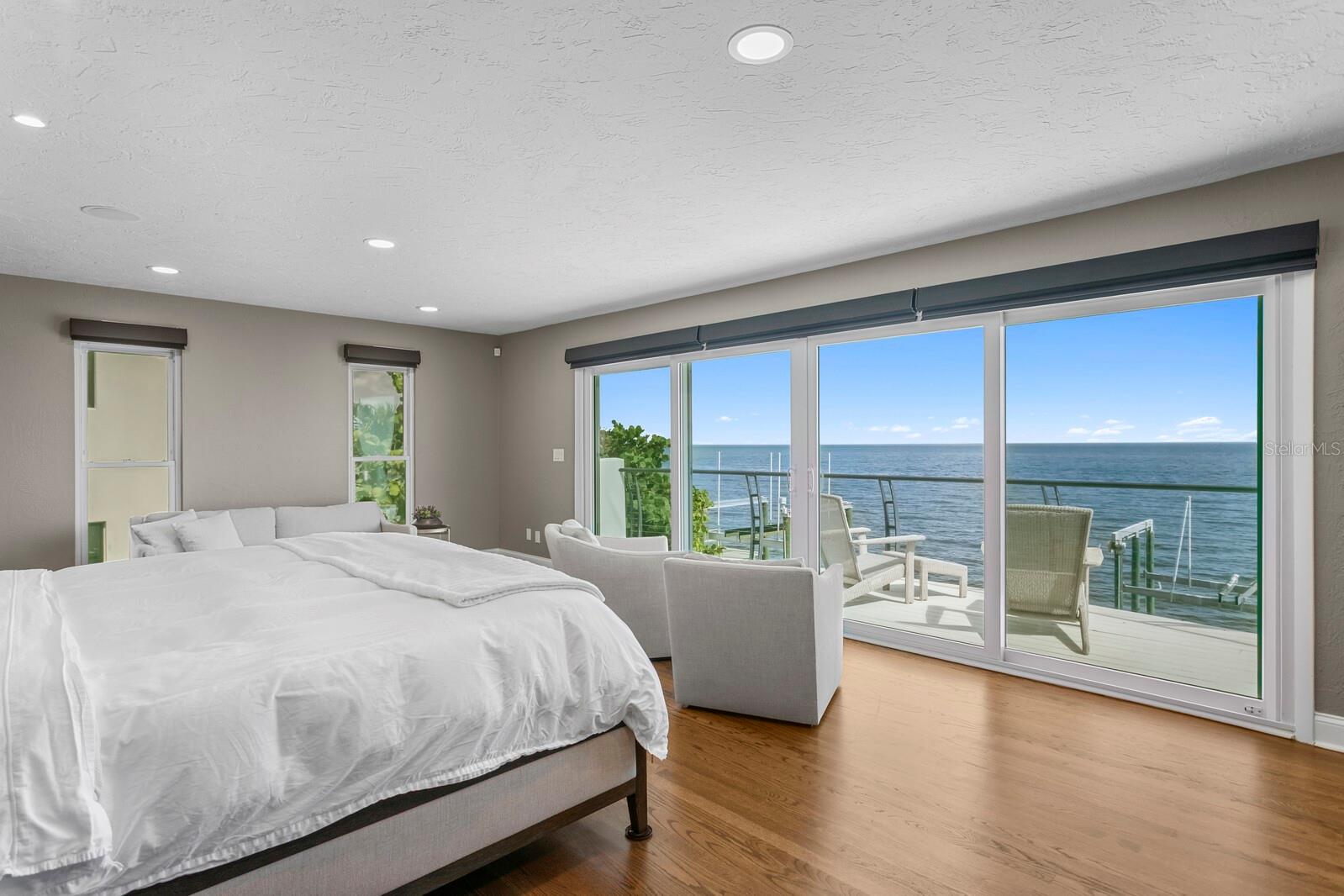 TB8435895 Property Photo