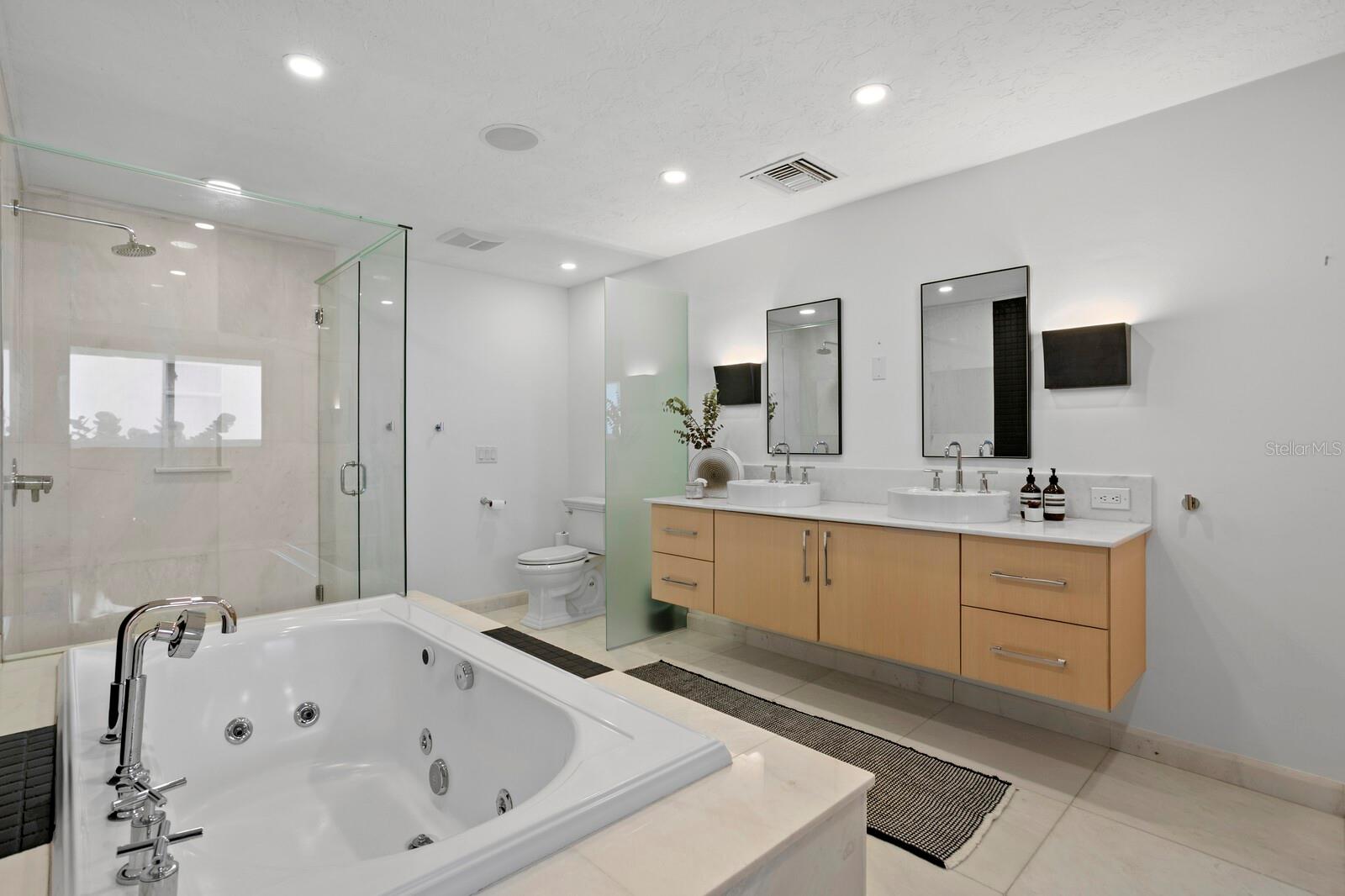 TB8435895 Property Photo