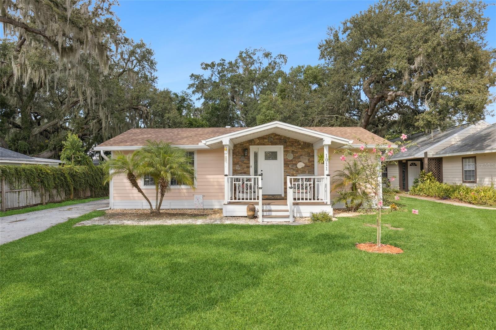 1011 LIBERTY AVE, MOUNT DORA, FL, 32757