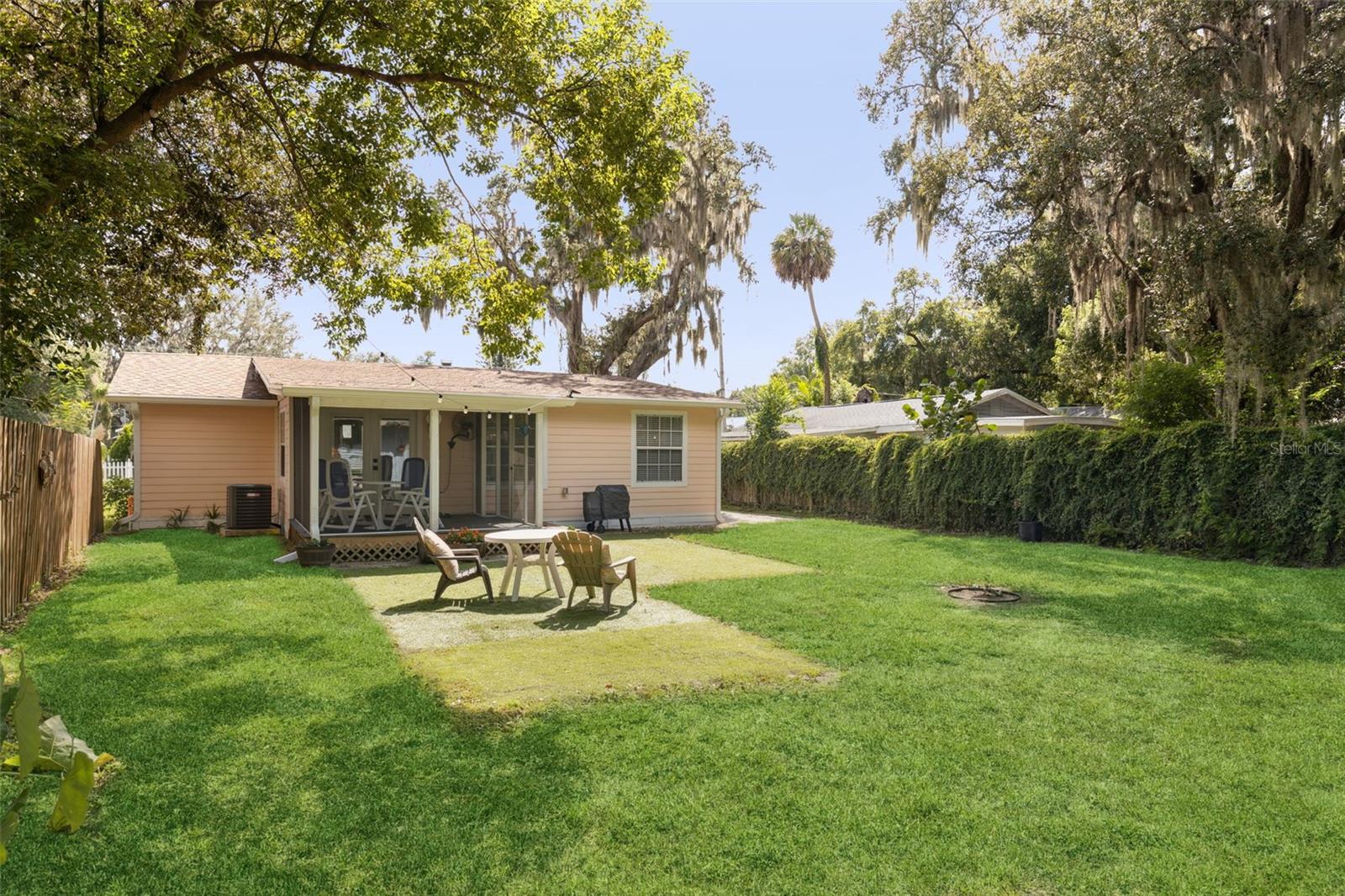 1011 LIBERTY AVE, MOUNT DORA, FL, 32757