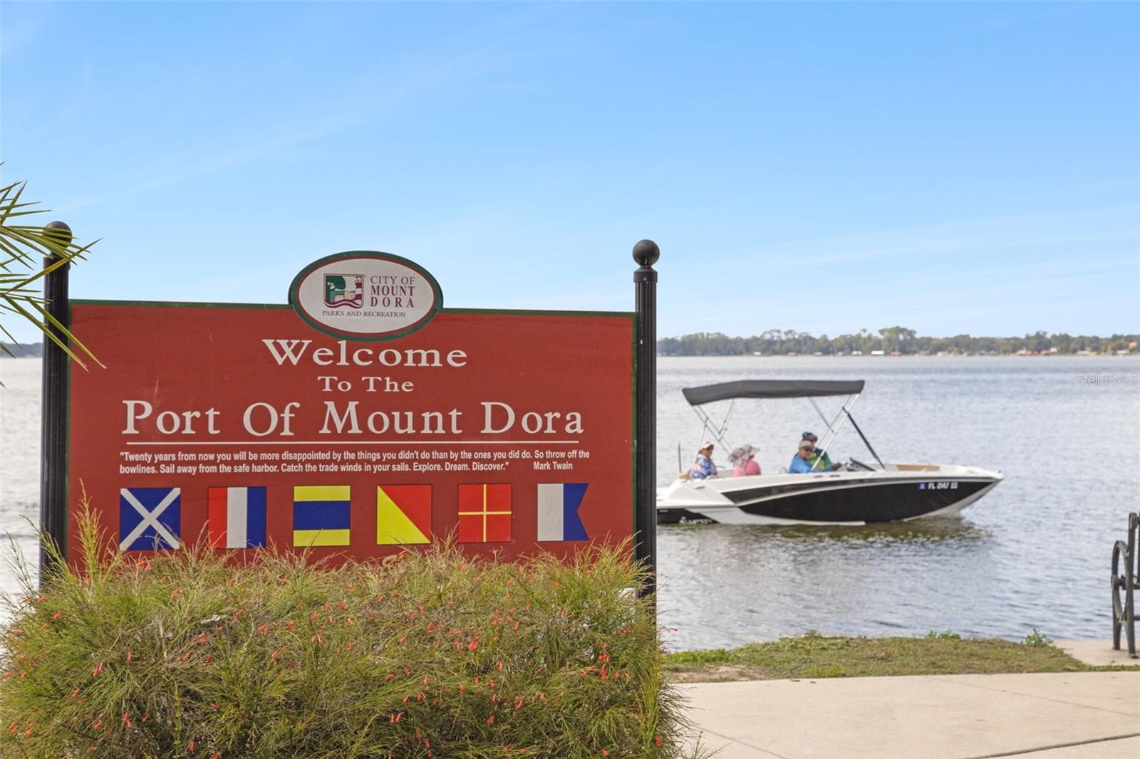 1011 LIBERTY AVE, MOUNT DORA, FL, 32757