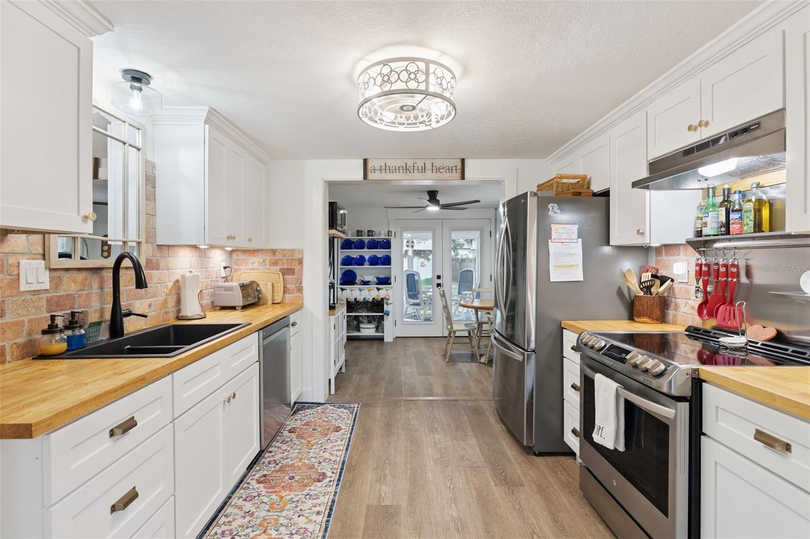 1011 LIBERTY AVE, MOUNT DORA, FL, 32757