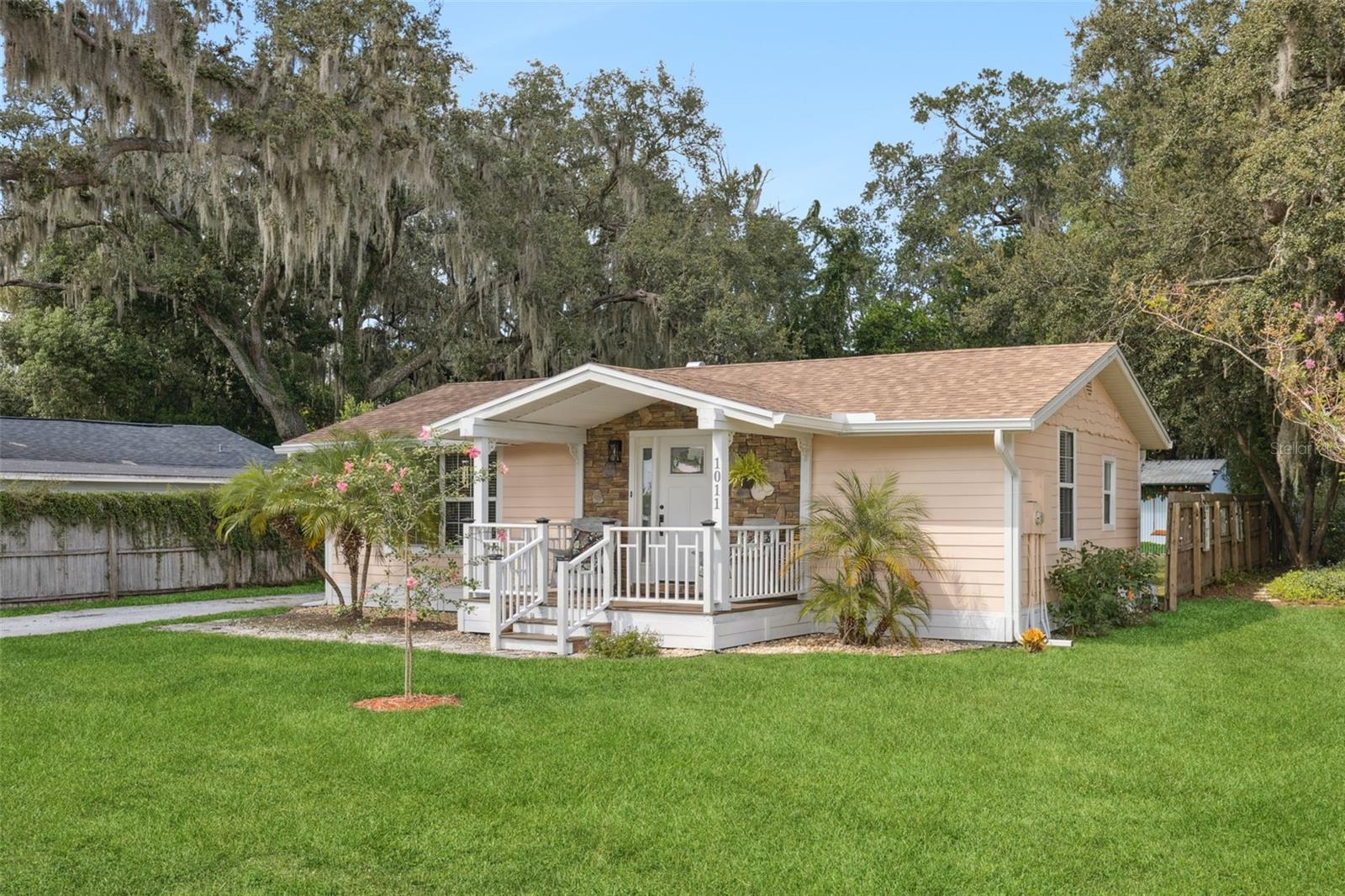 1011 LIBERTY AVE, MOUNT DORA, FL, 32757