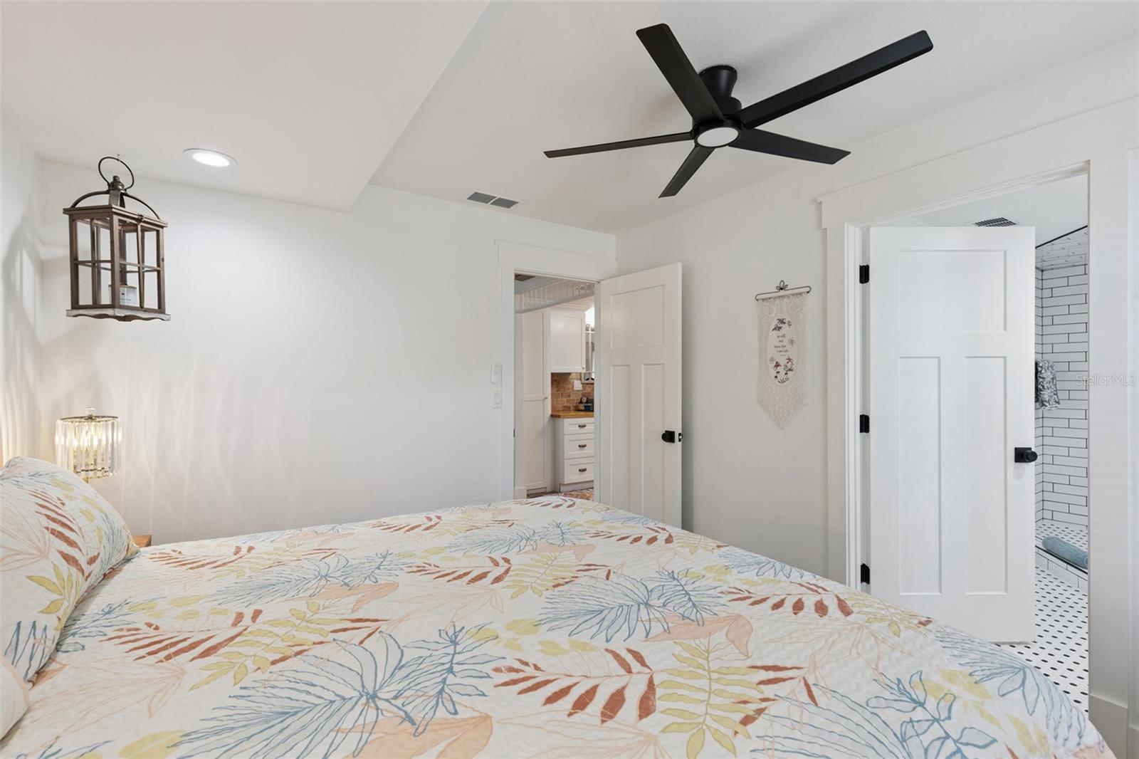 1011 LIBERTY AVE, MOUNT DORA, FL, 32757