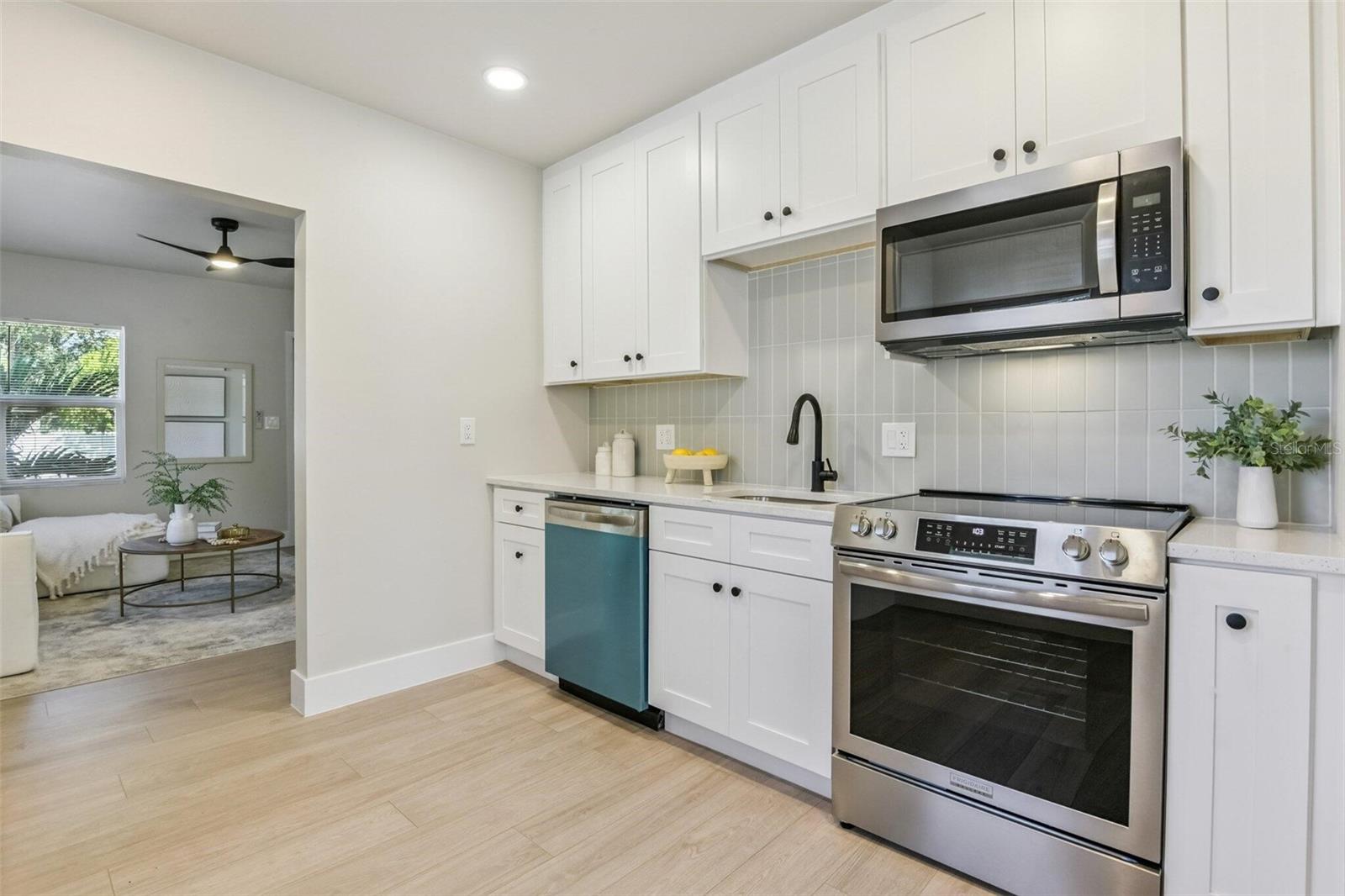 2001 37TH ST S, ST PETERSBURG, FL, 33711