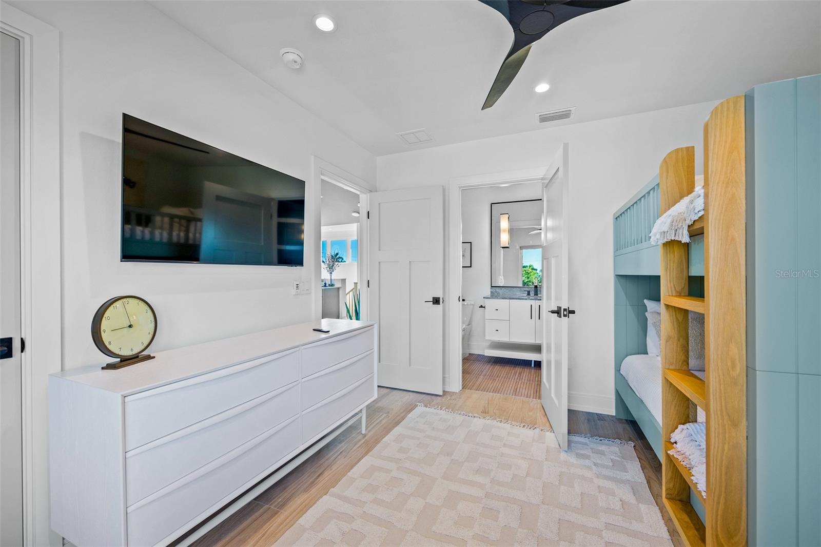 A4667829 Property Photo